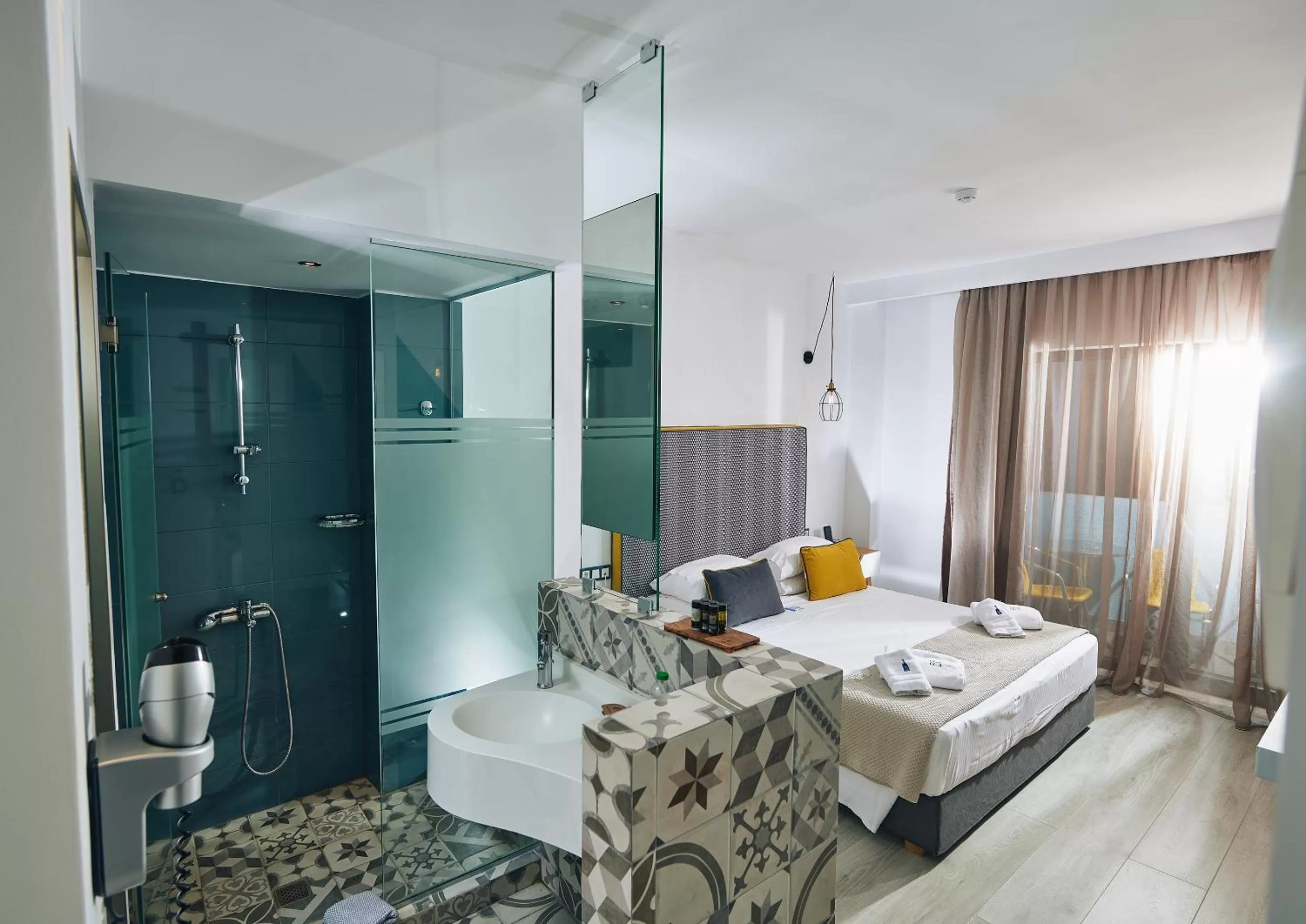 Shower, Bed in Blue Bottle Boutique Hotel