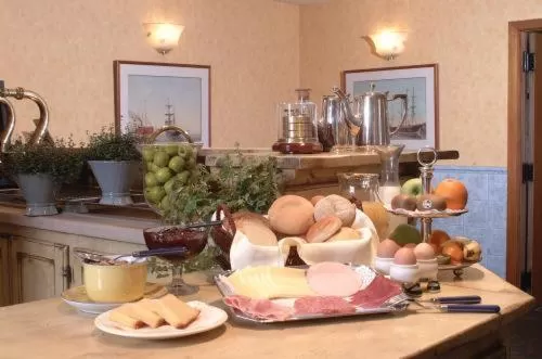 Restaurant/places to eat in Hotel Claridge