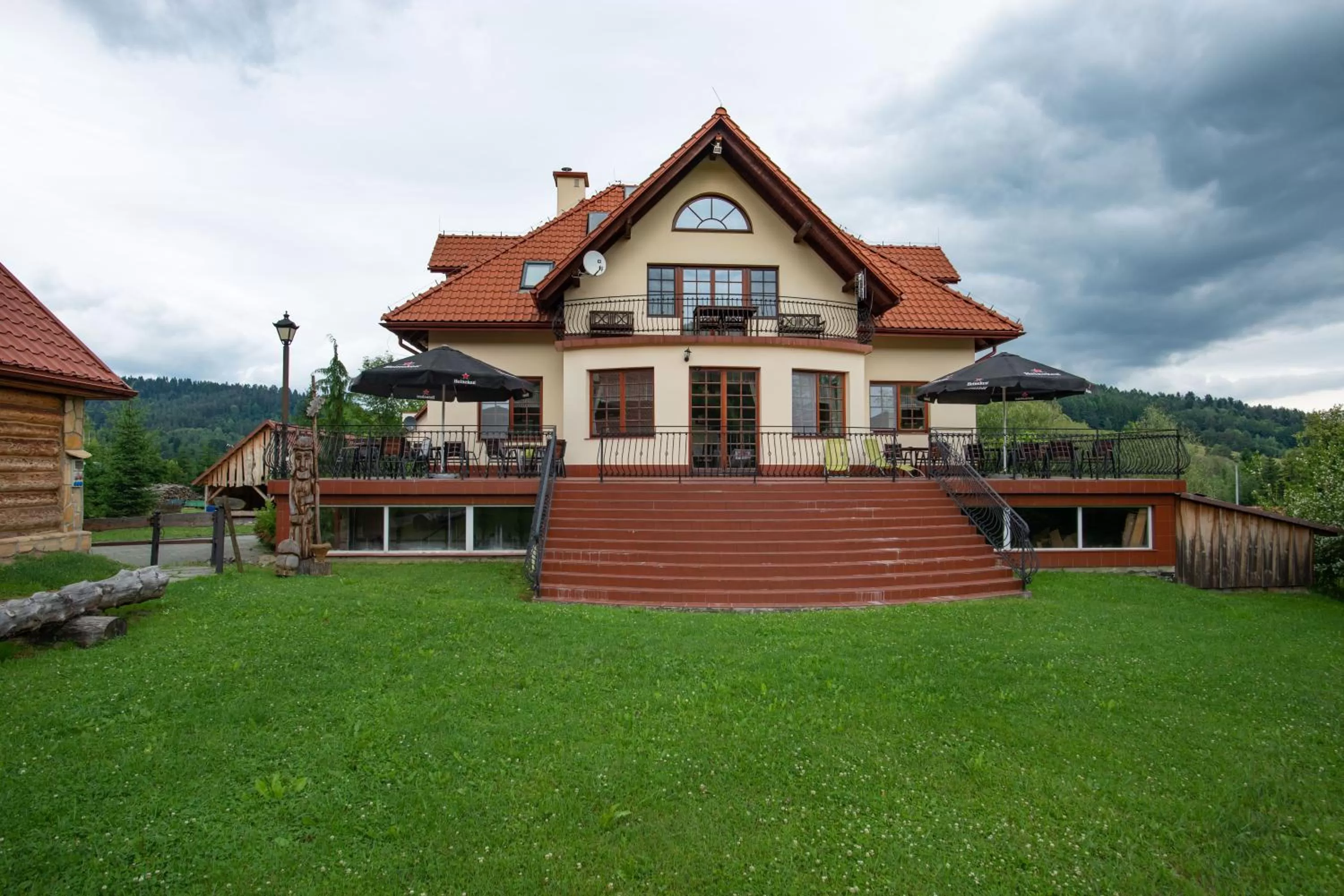 Property building in Gościniec Pięciu Stawów