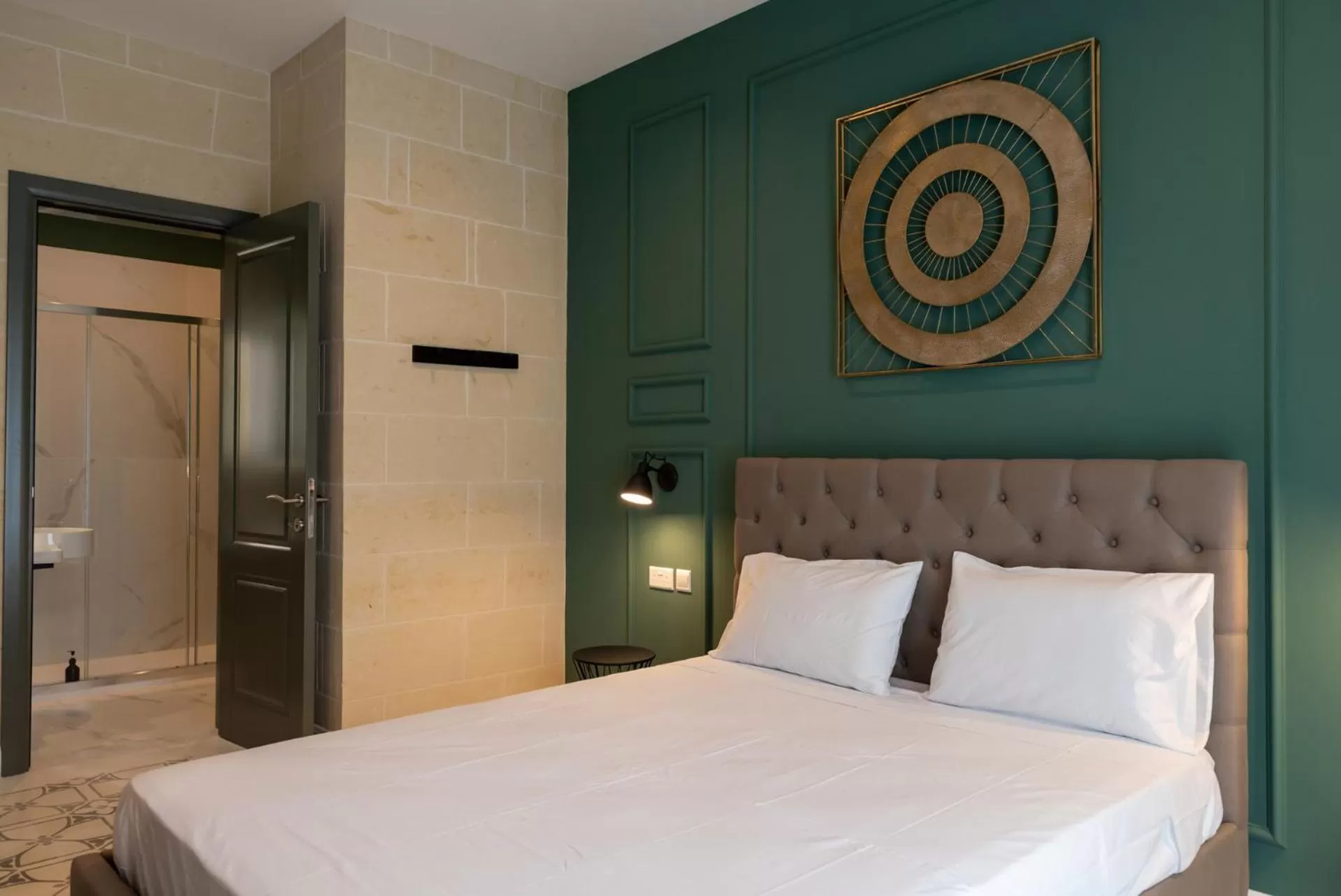 Bathroom, Bed in The Carob Tree