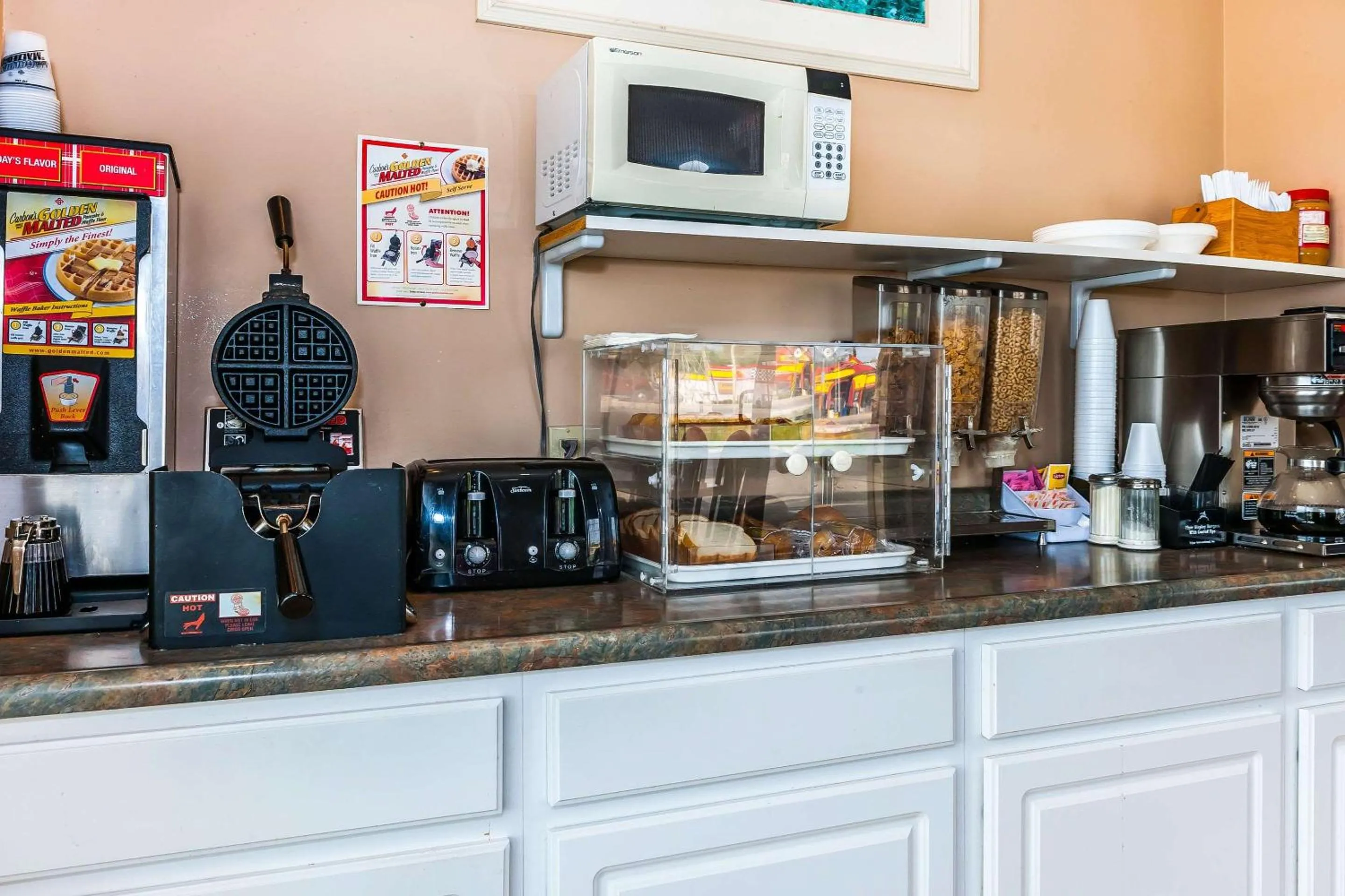 Restaurant/places to eat in Econo Lodge Vincennes