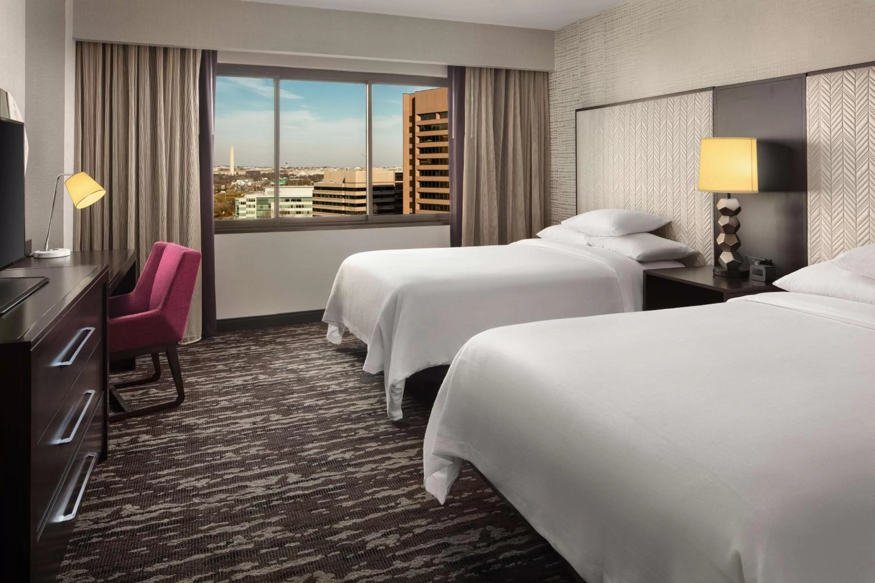 Bedroom, Bed in Embassy Suites by Hilton Crystal City National Airport