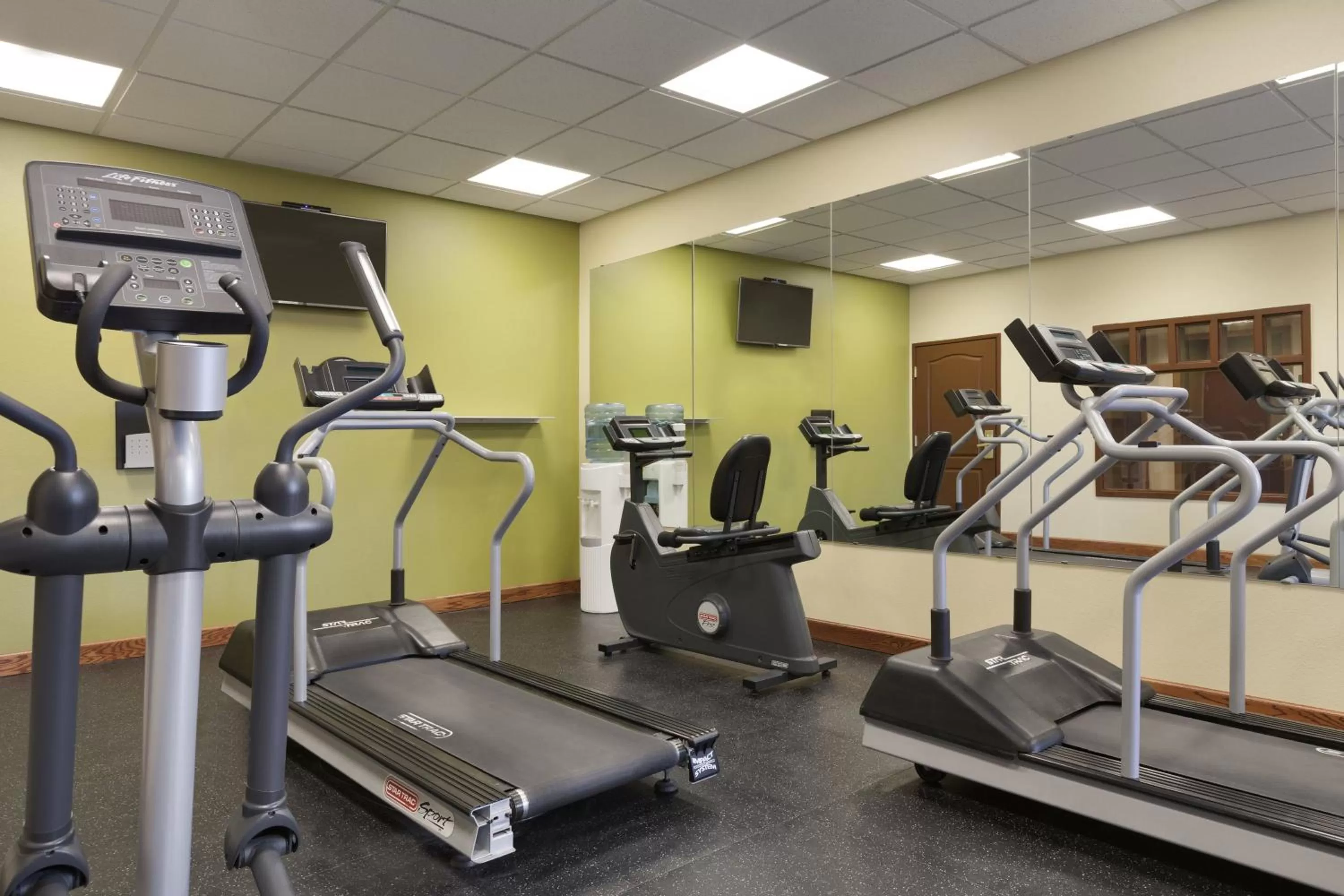 Fitness centre/facilities in Country Inn & Suites by Radisson, Billings, MT