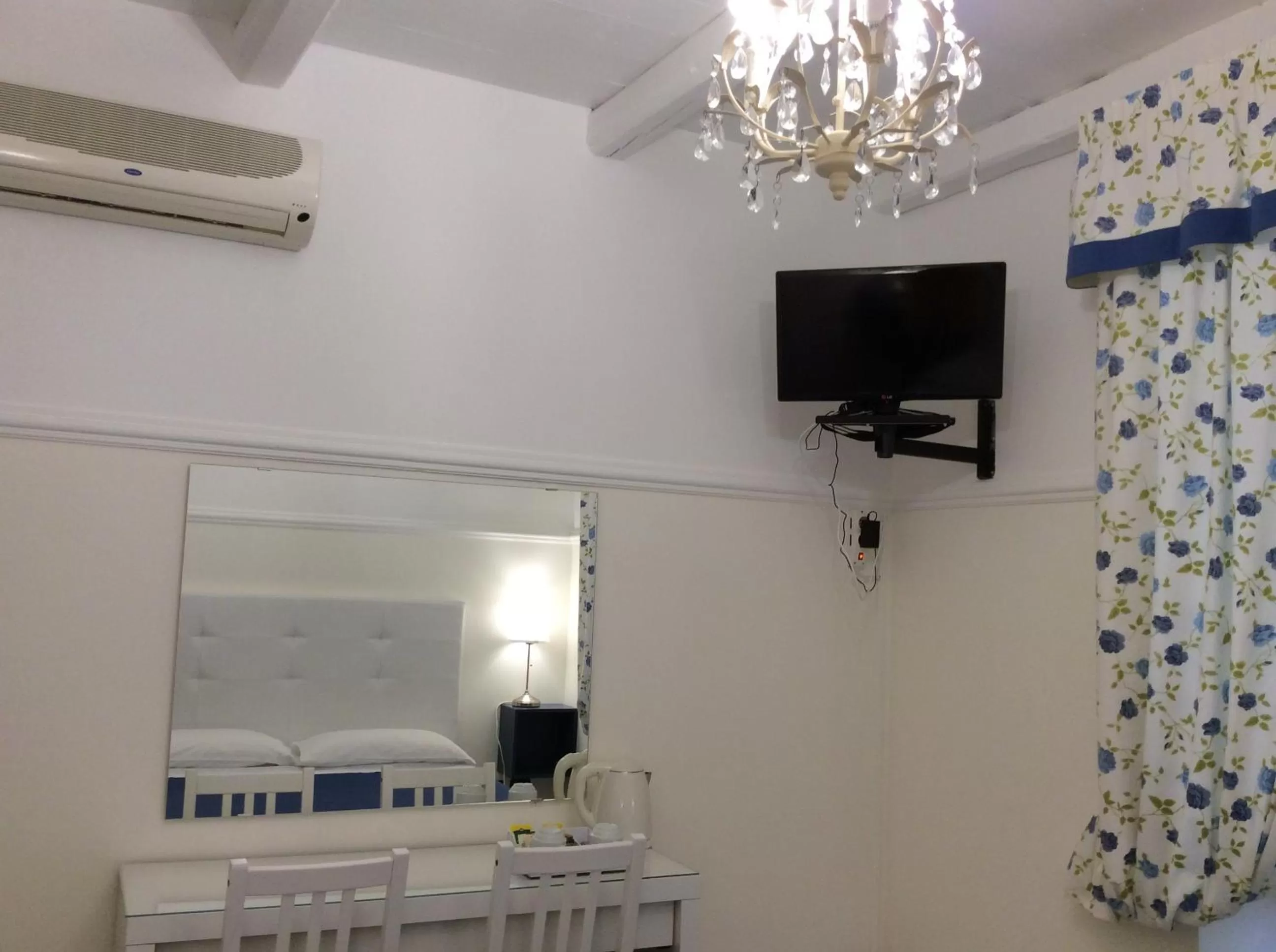 Decorative detail, TV/Entertainment Center in B&B Diana