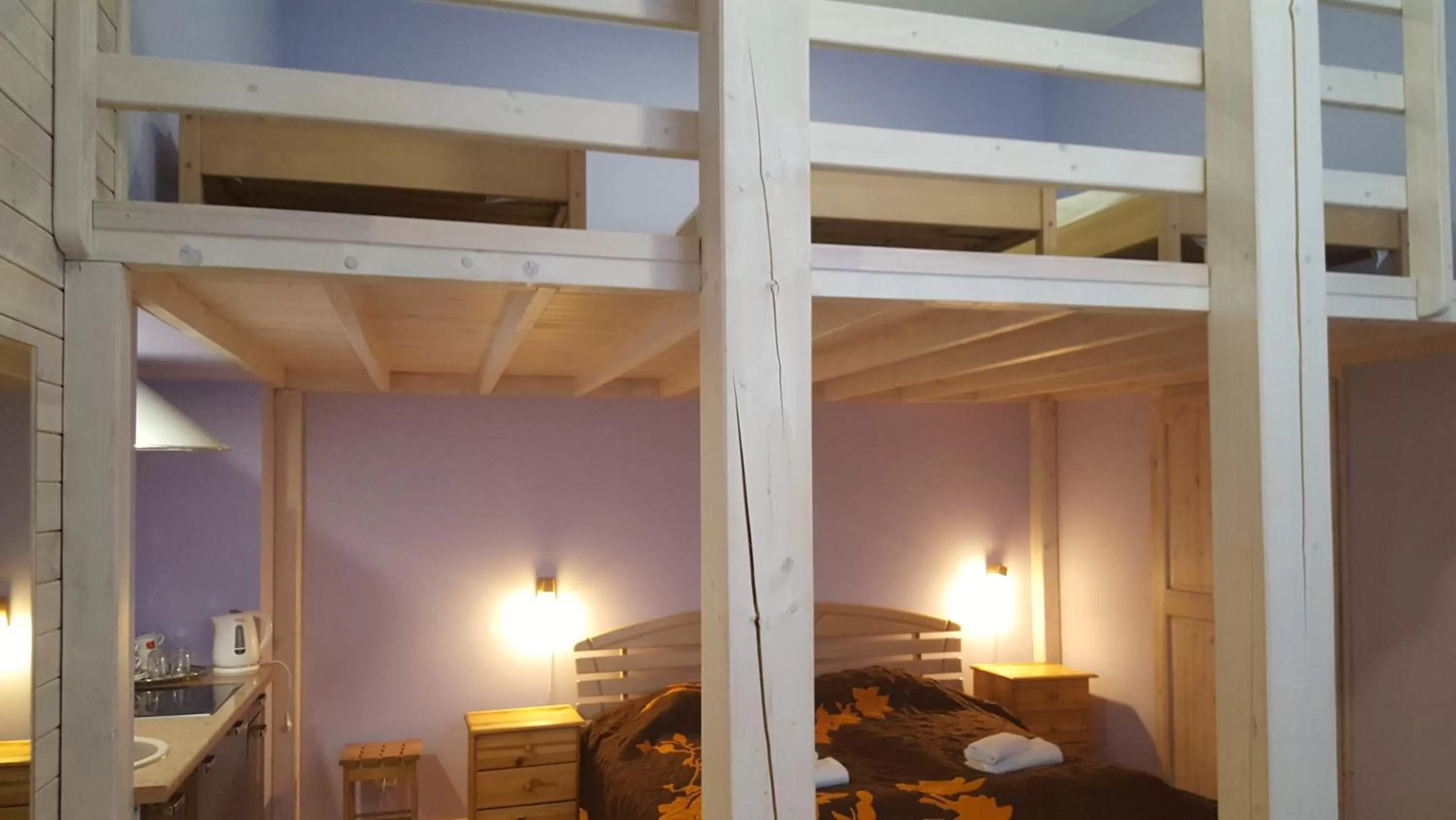 Photo of the whole room, Bed in Sunset Hotel