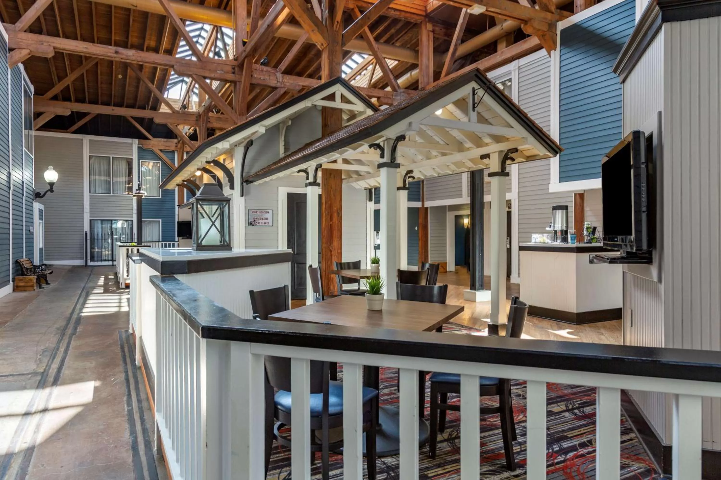 Restaurant/places to eat in Best Western Plus Como Park Hotel