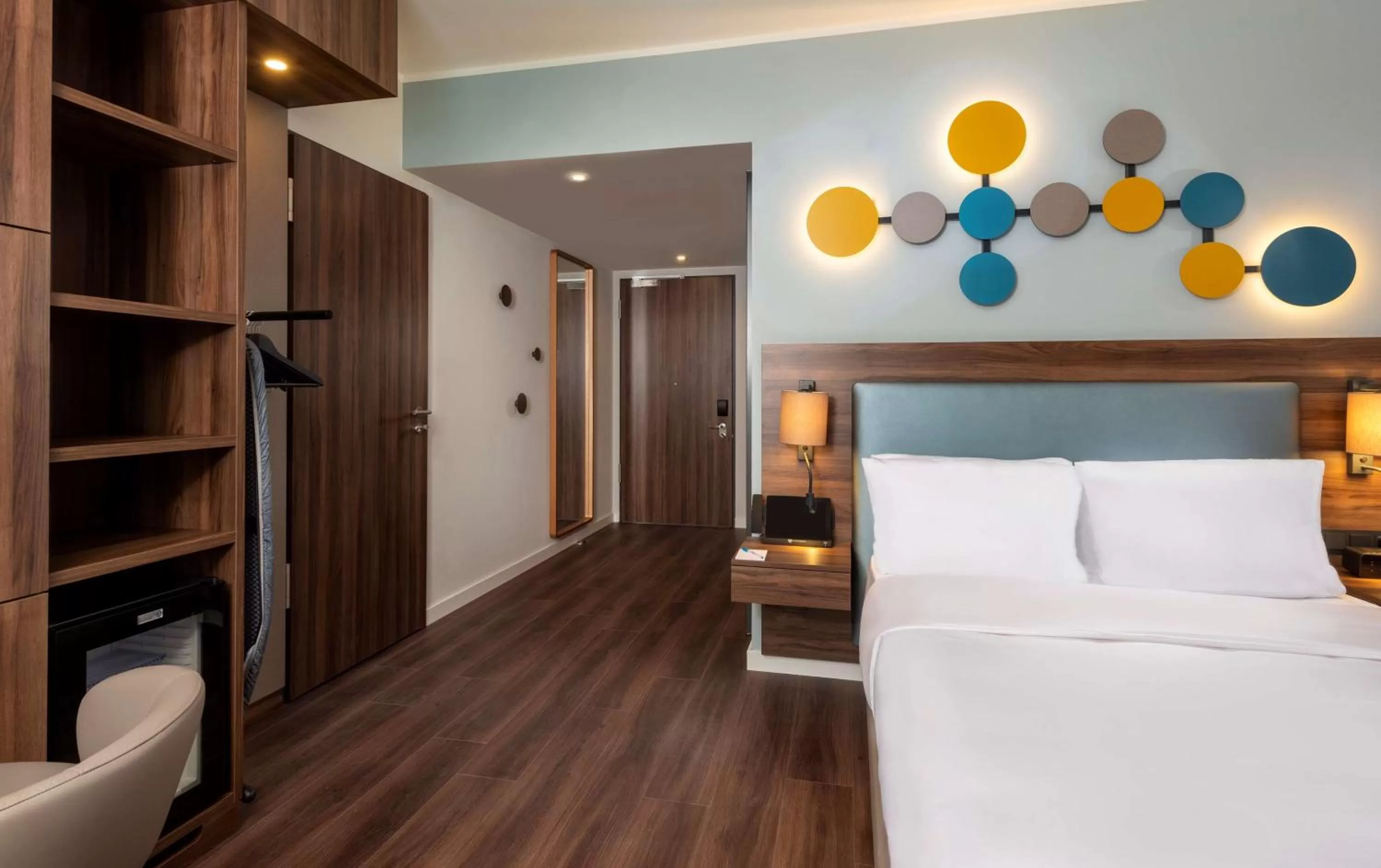 Photo of the whole room, Bed in Hyatt House Frankfurt Eschborn