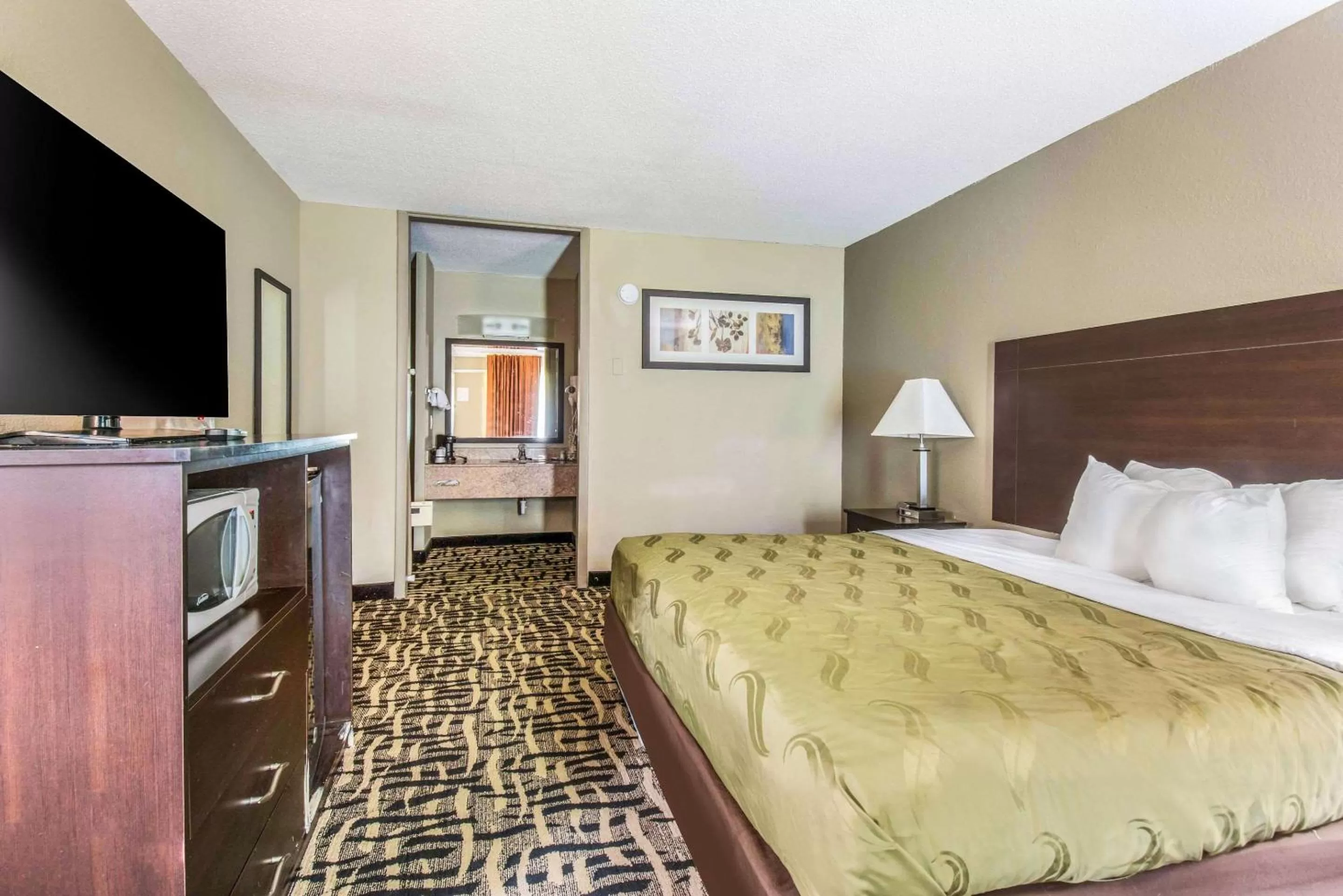 Photo of the whole room, Bed in Quality Inn & Suites York East