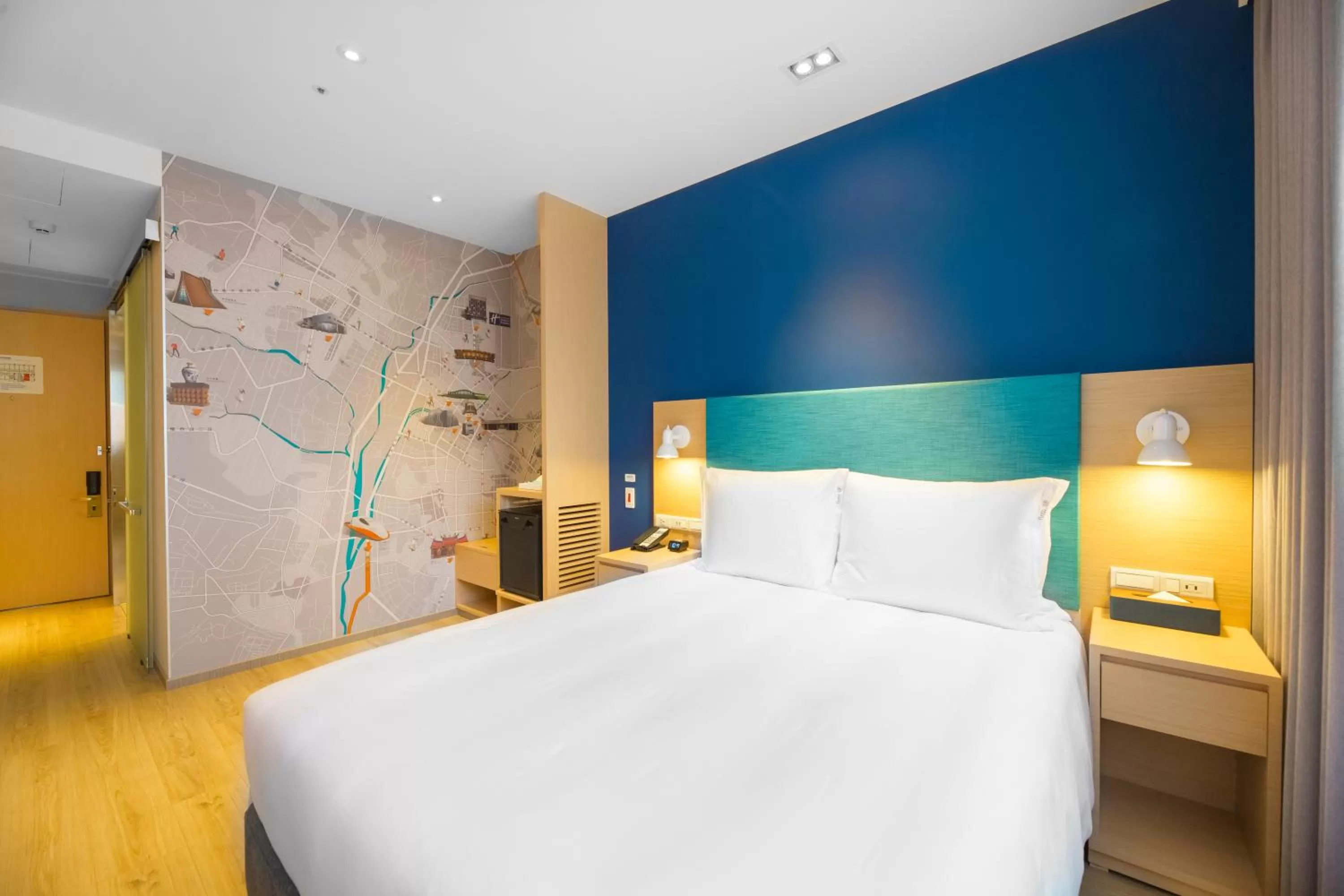 Bed in Holiday Inn Express Taichung Fengchia by IHG