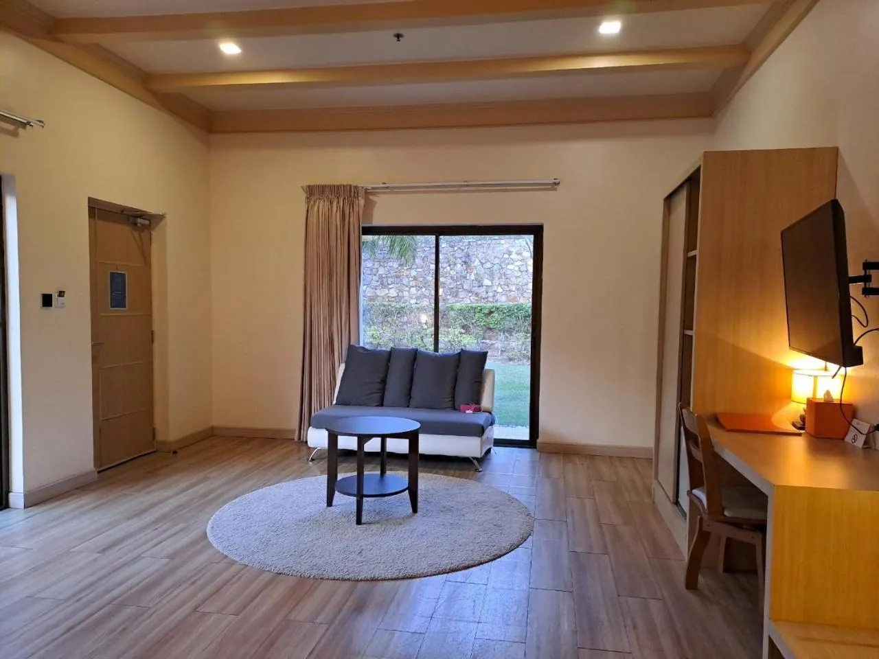 TV and multimedia, Seating Area in PM Lake Mabprachan Pattaya