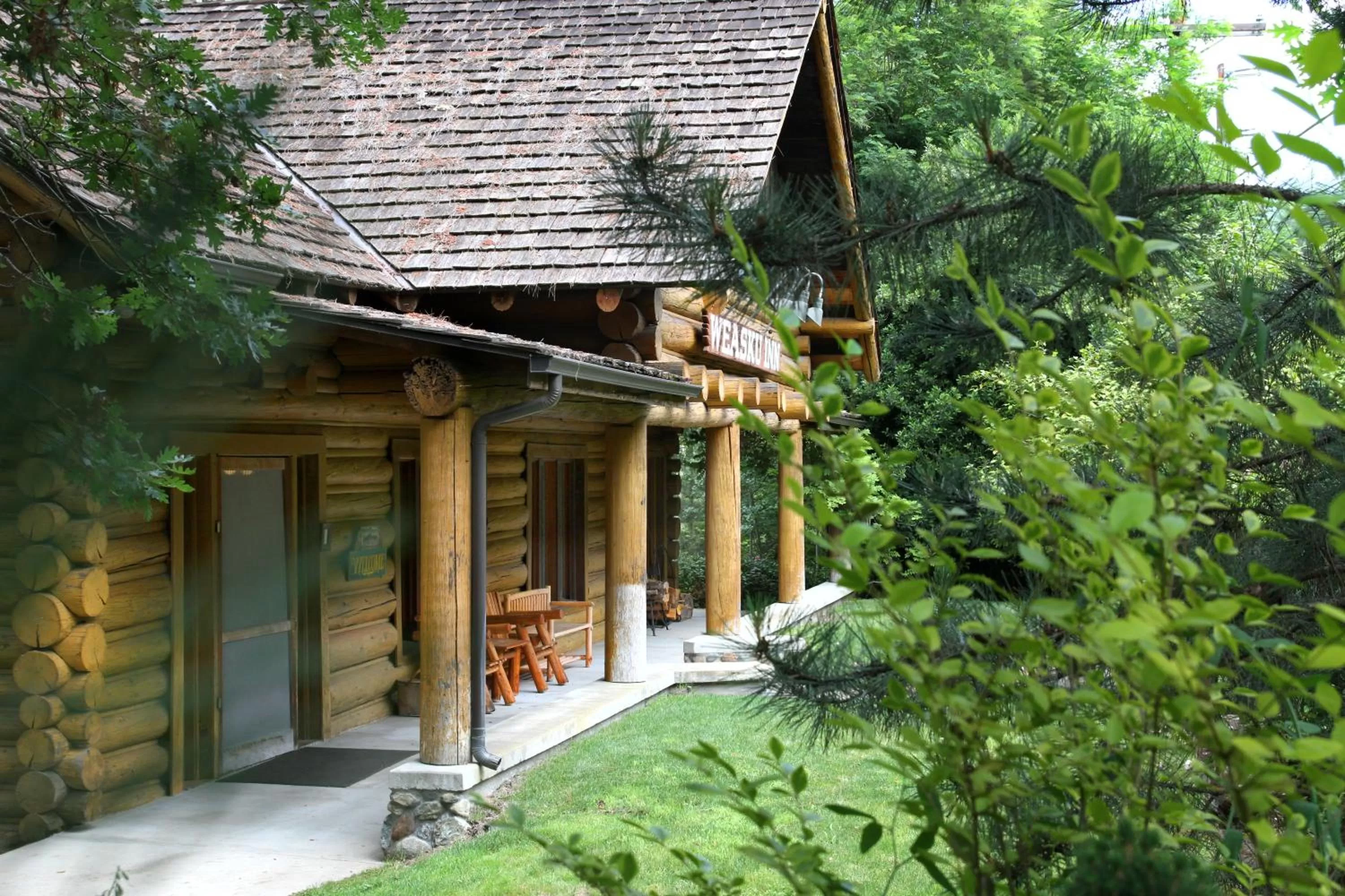 Facade/entrance in Weasku Inn