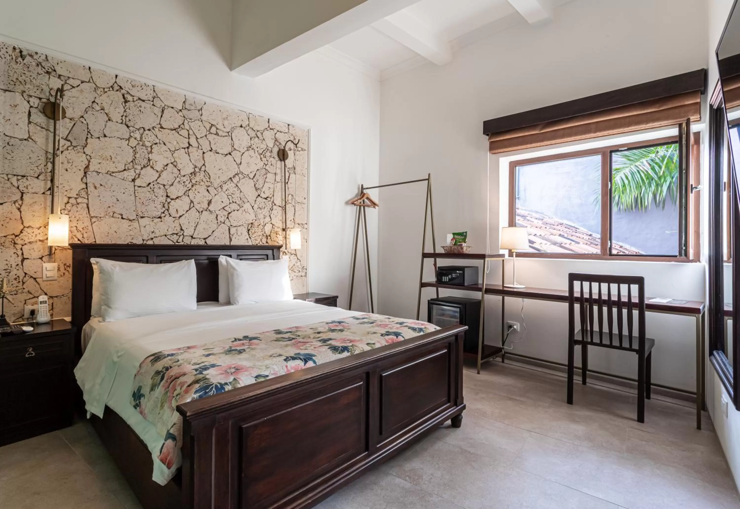 Bed in Soy Local Insignia