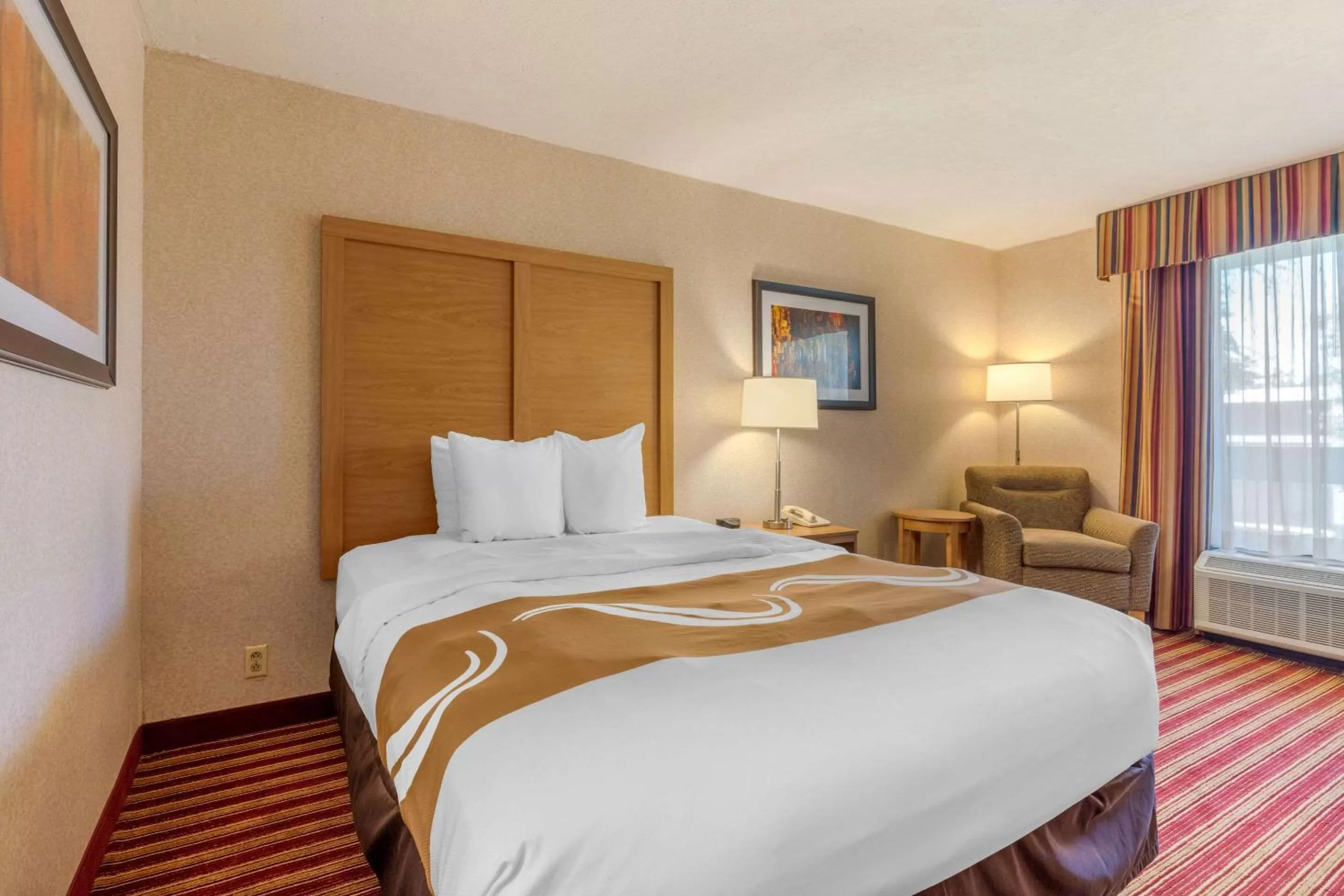 Photo of the whole room, Bed in Quality Inn Exit 4