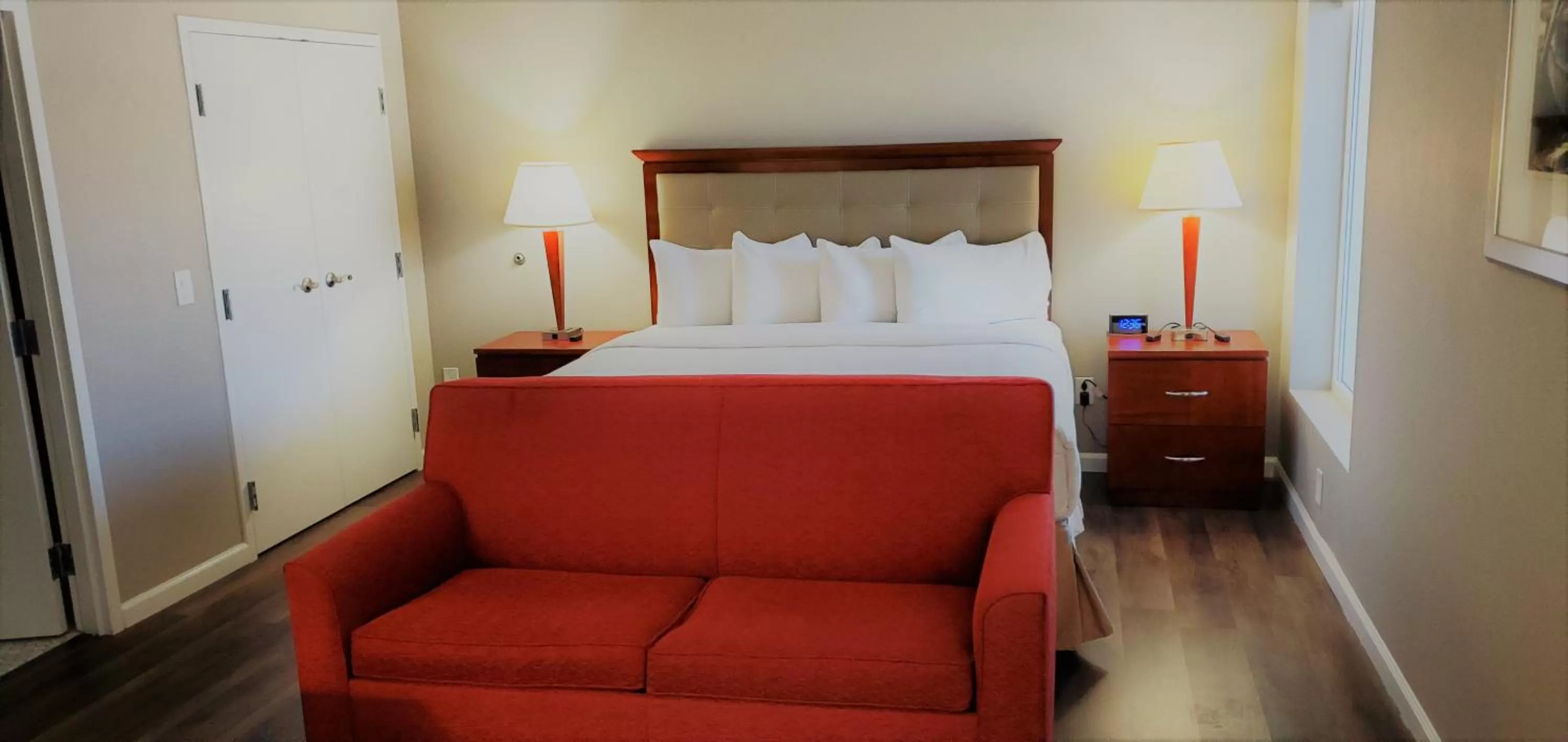 Bed in John's Pass Hotel - Fully Remote Check In