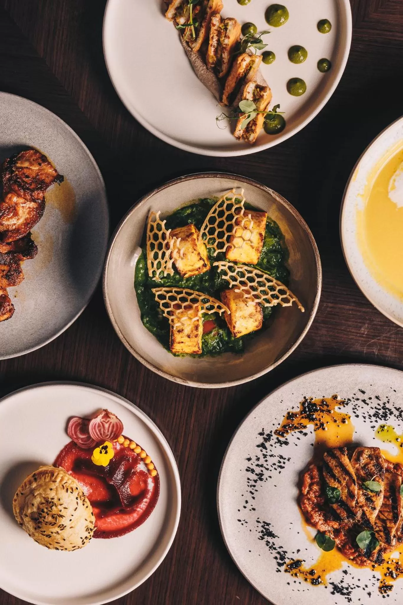 Restaurant/places to eat in JA Lake View Hotel, Dubai