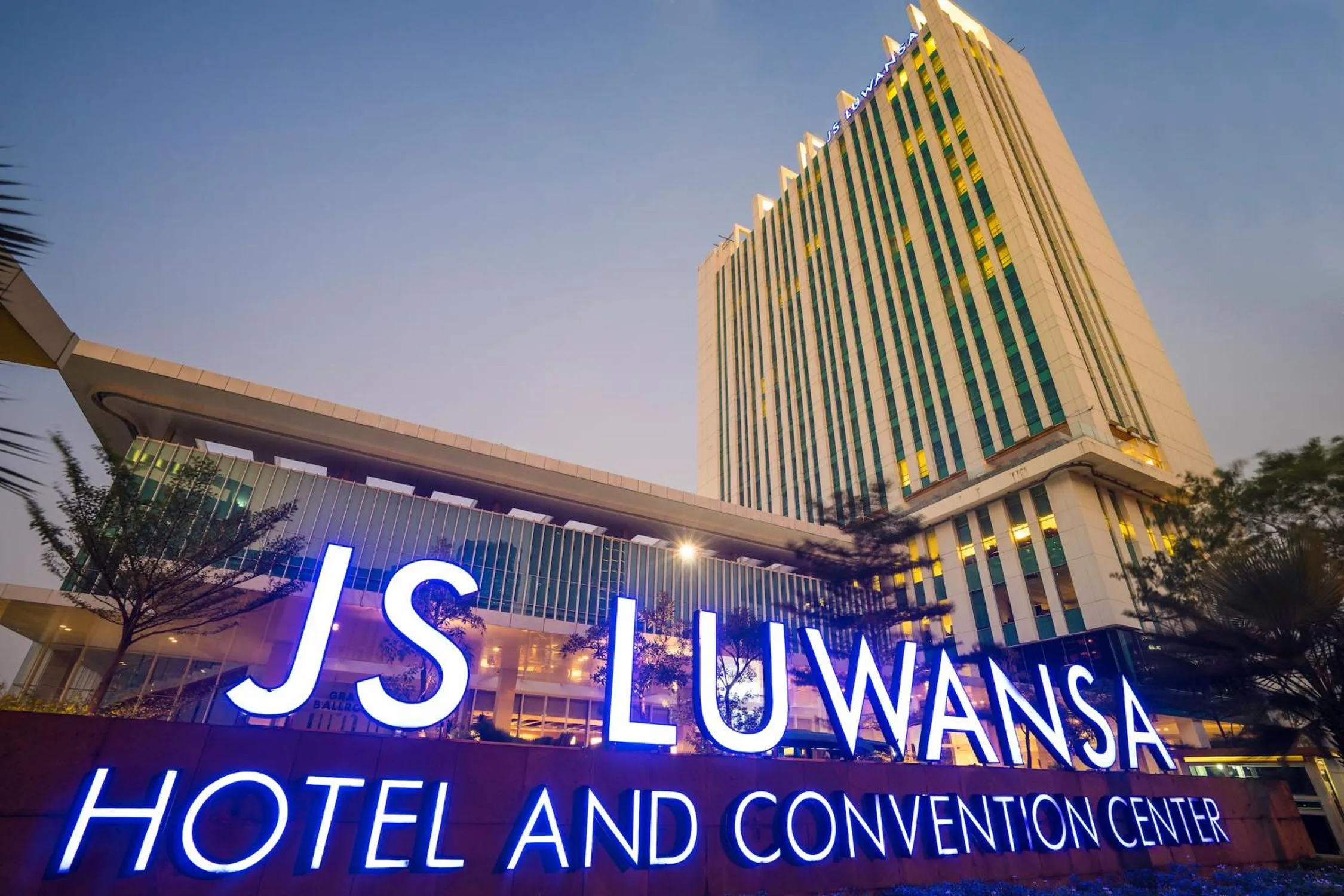 JS Luwansa Hotel & Convention Center
