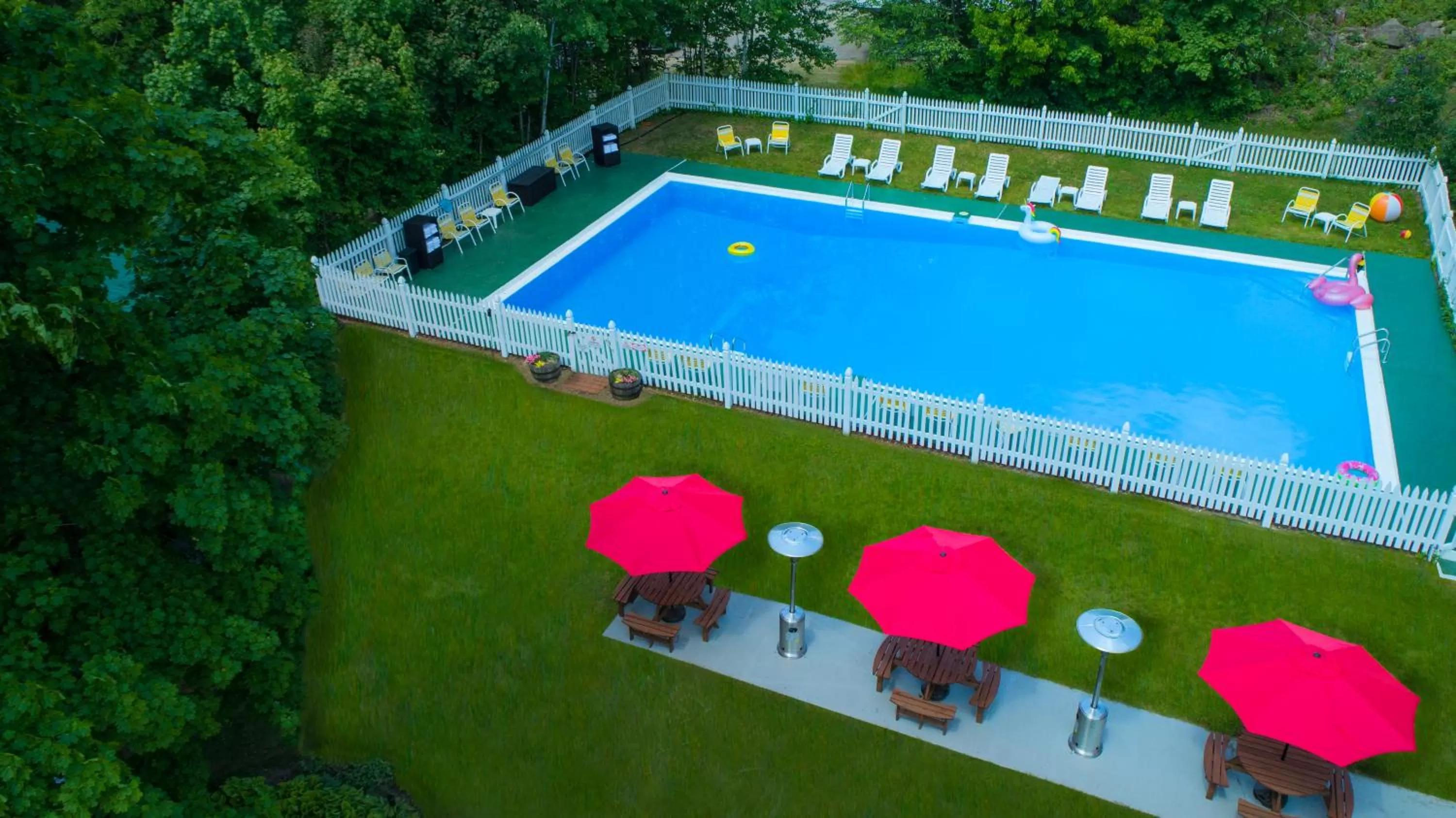 Swimming pool in Christmas Farm Inn and Spa