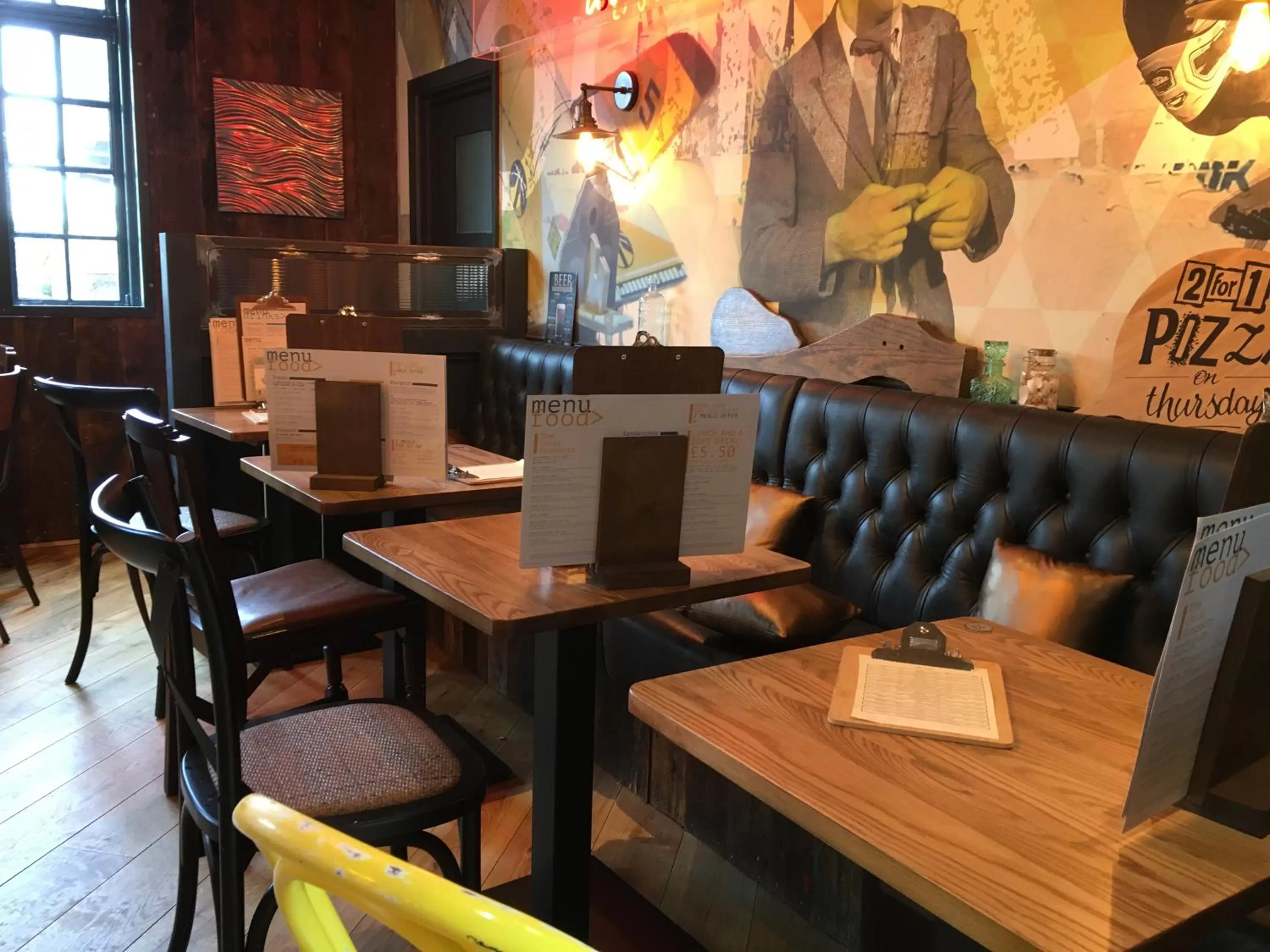 Restaurant/places to eat in Queen Street Tap