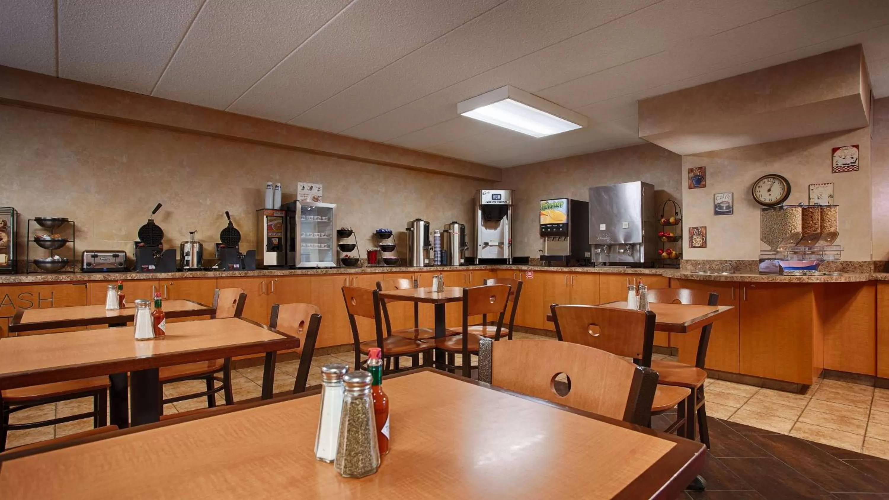 Restaurant/places to eat in Best Western Plus Dakota Ridge