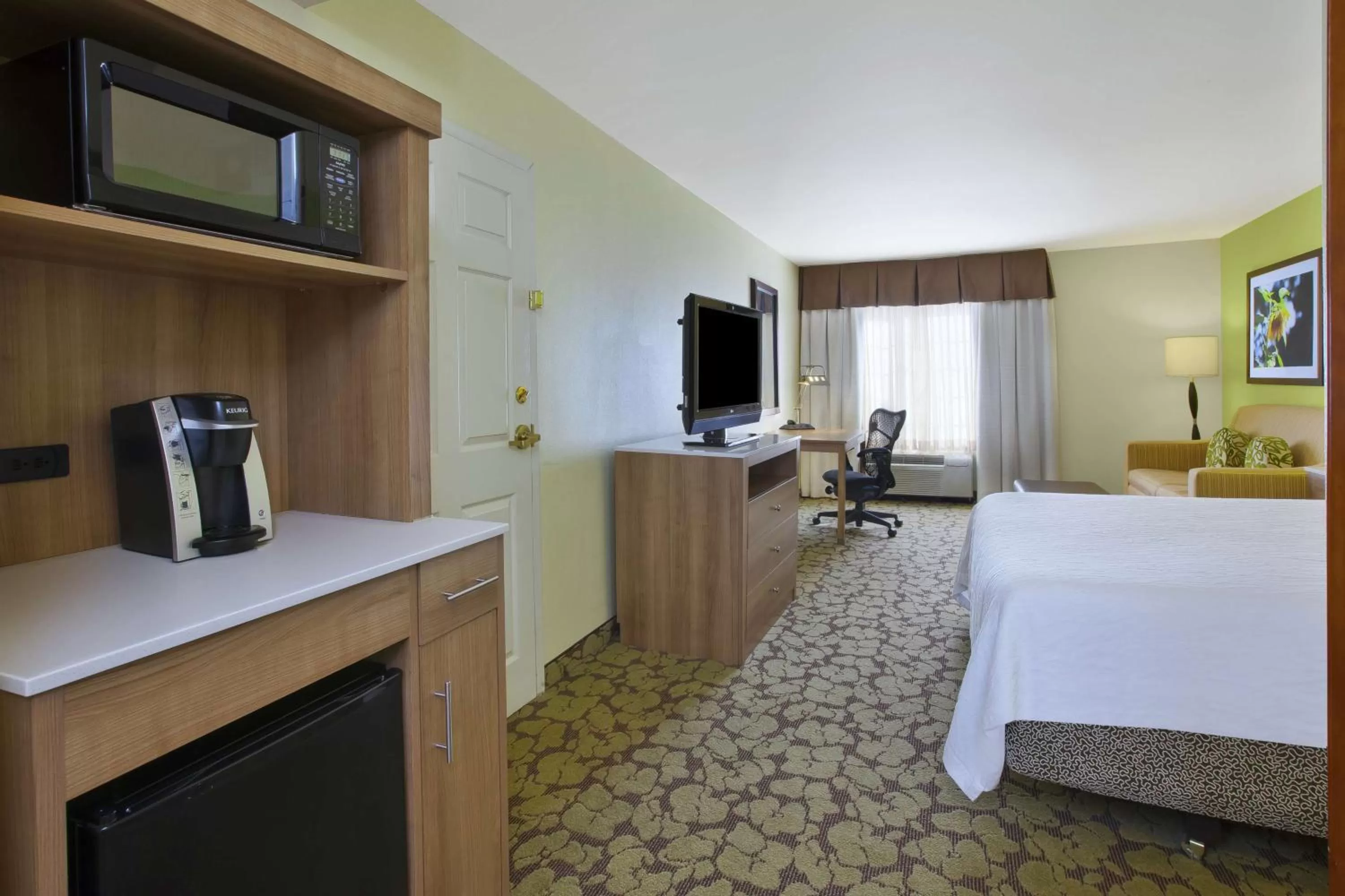 Bedroom, Bed in Hilton Garden Inn Wichita