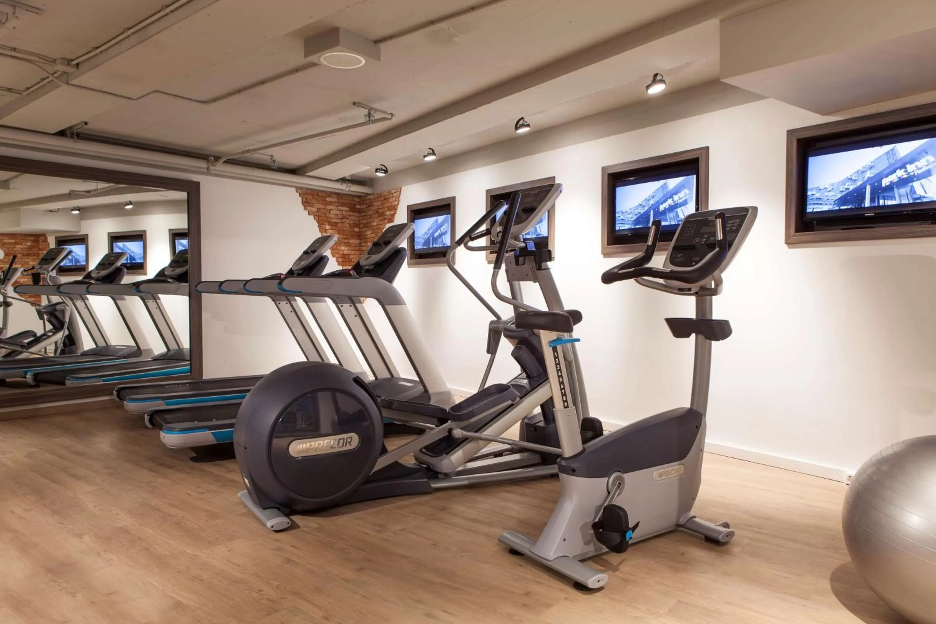 Fitness centre/facilities in Radisson Blu Hotel, Amsterdam City Center
