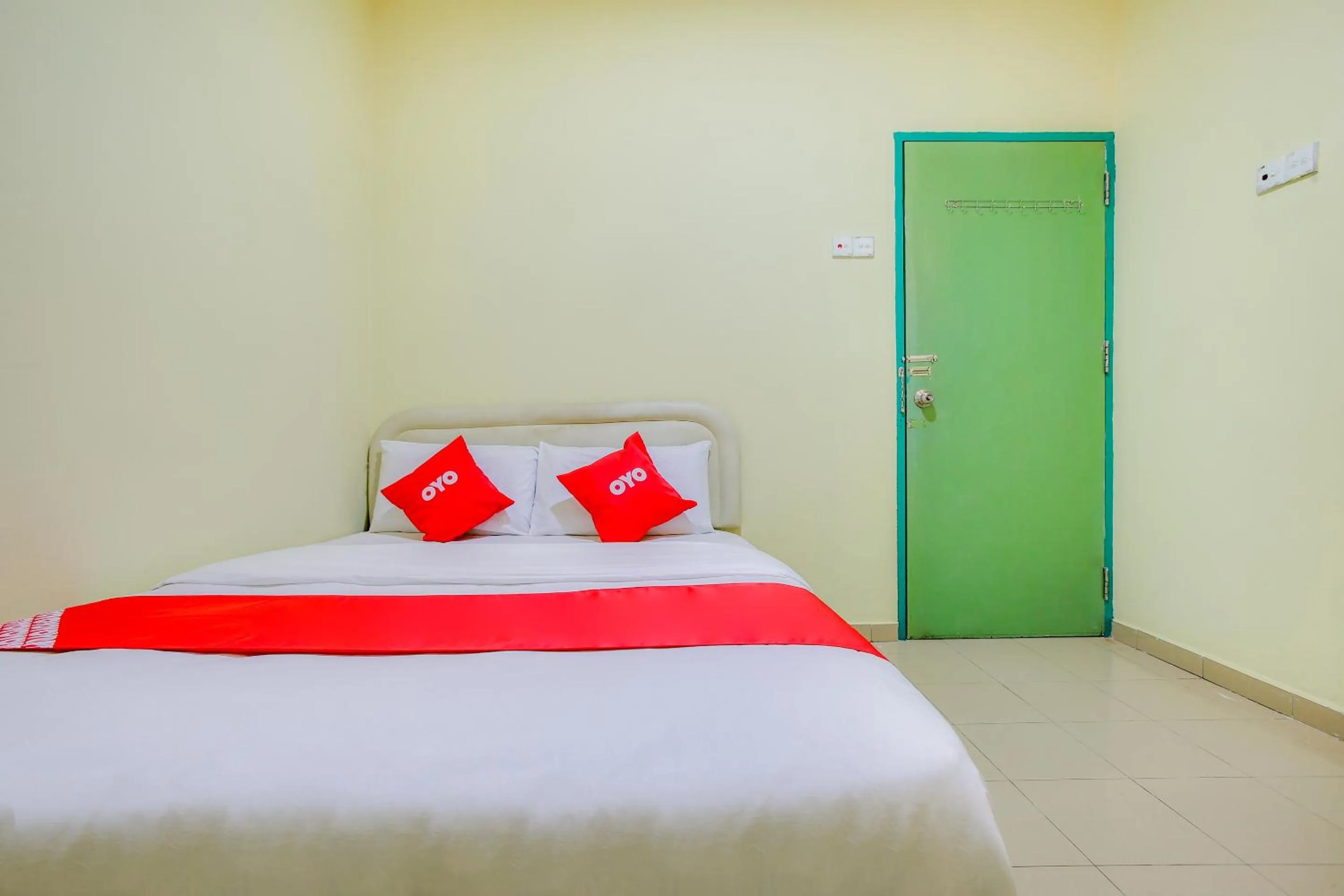 Property building, Bed in Foong Inn Hotel Banting