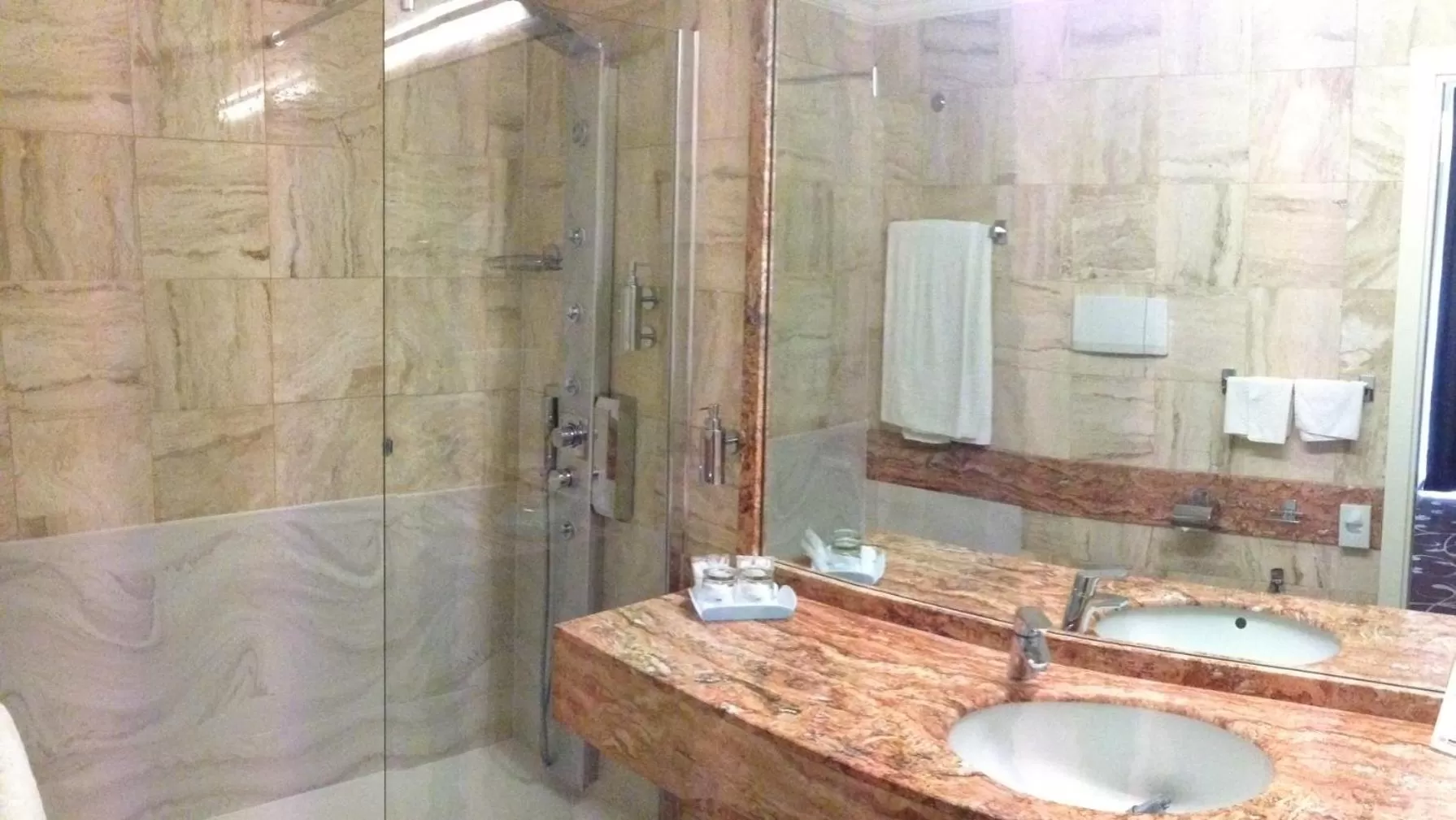 Shower in Etrusco Arezzo Hotel - Sure Hotel Collection by Best Western