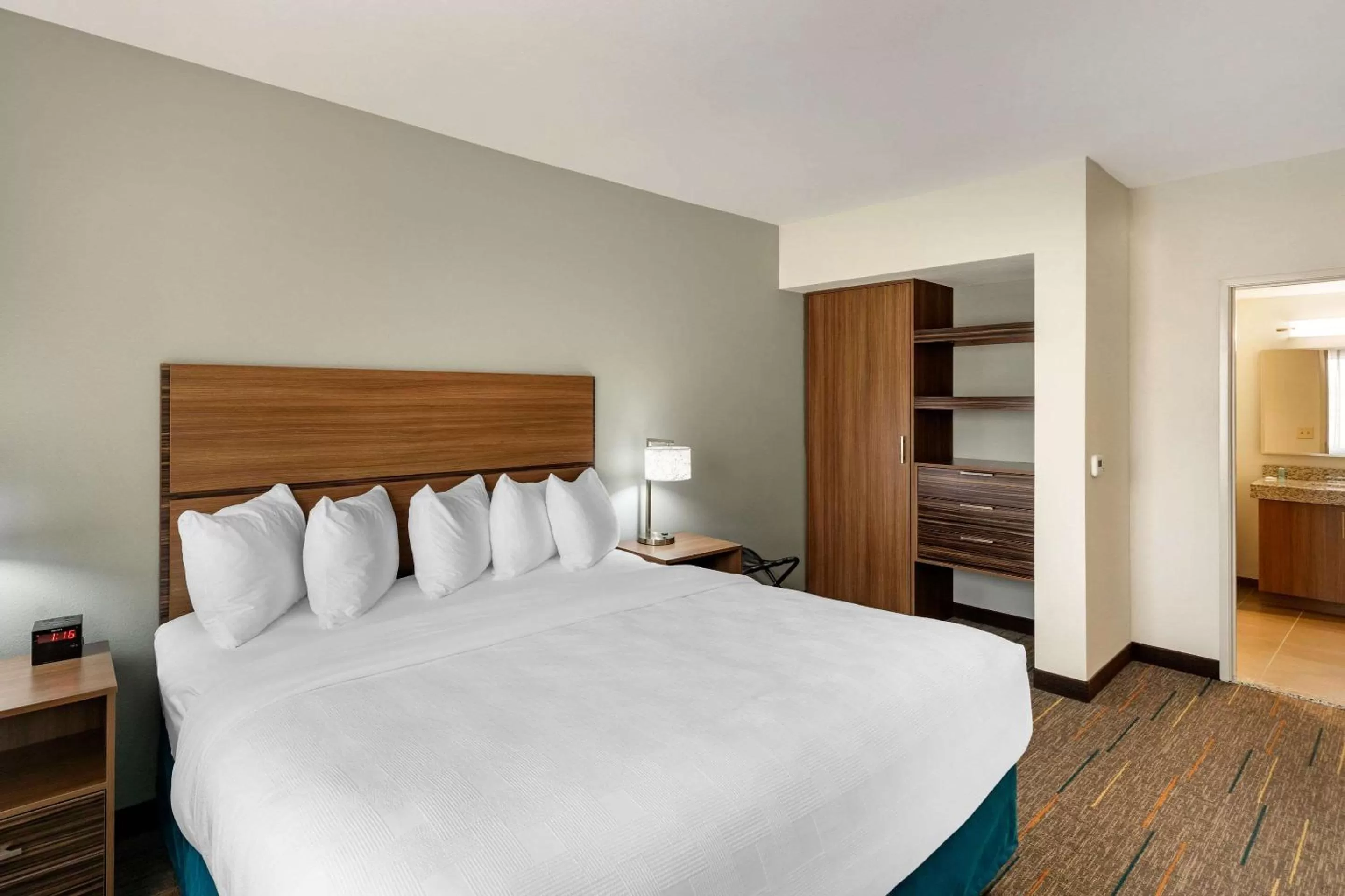 King Suite with Accessible Bath Tub - Non-Smoking in MainStay Suites Lancaster Dallas South