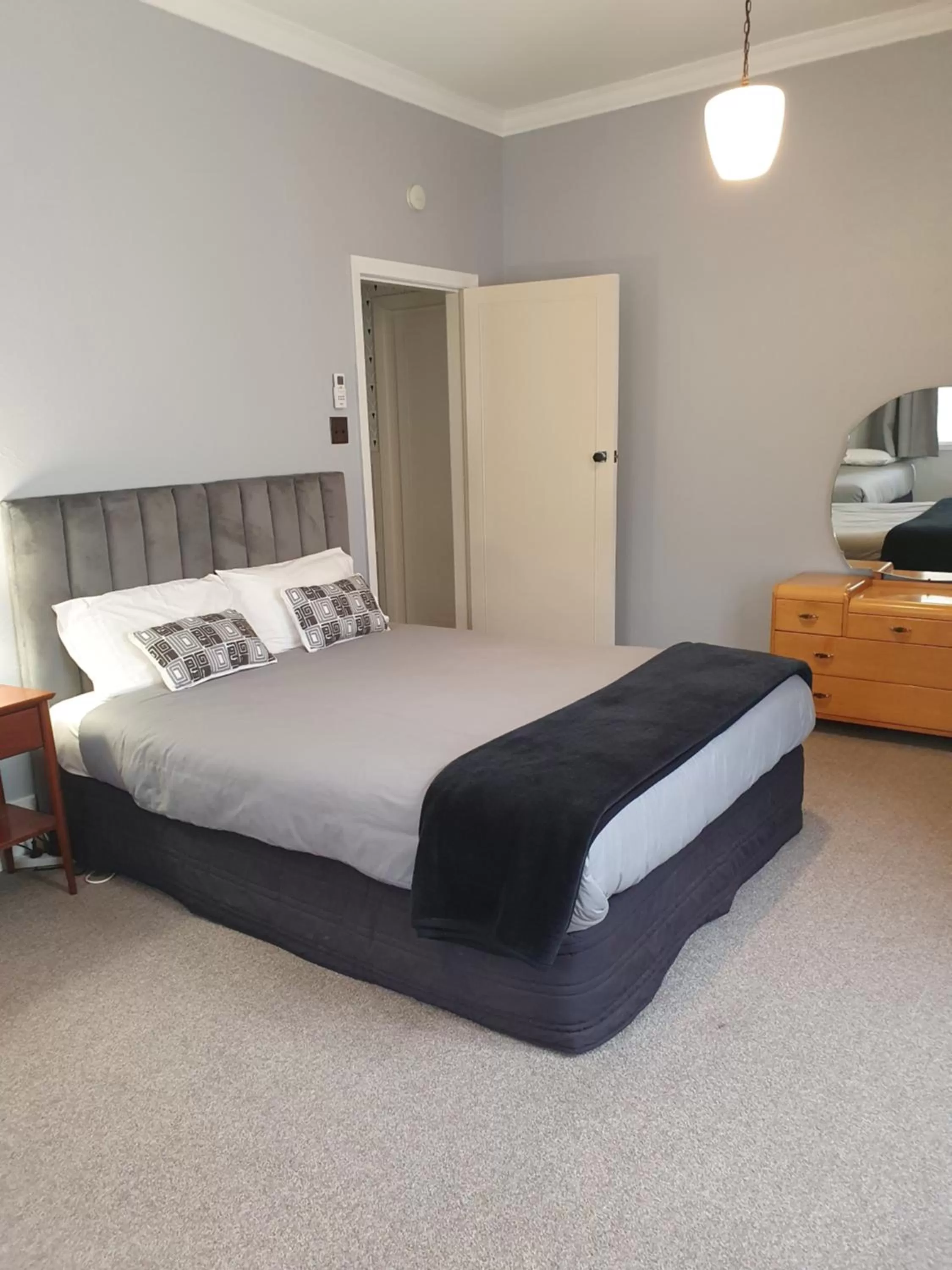 Bedroom, Bed in Gardner Court Motel