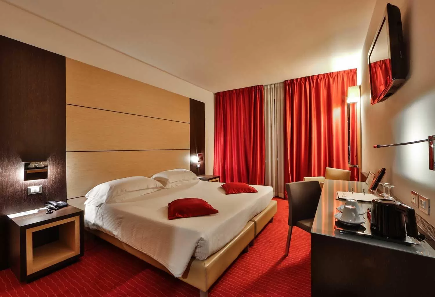 Family Room with Queen Bed and Twin Beds in Best Western Plus Hotel Galileo Padova