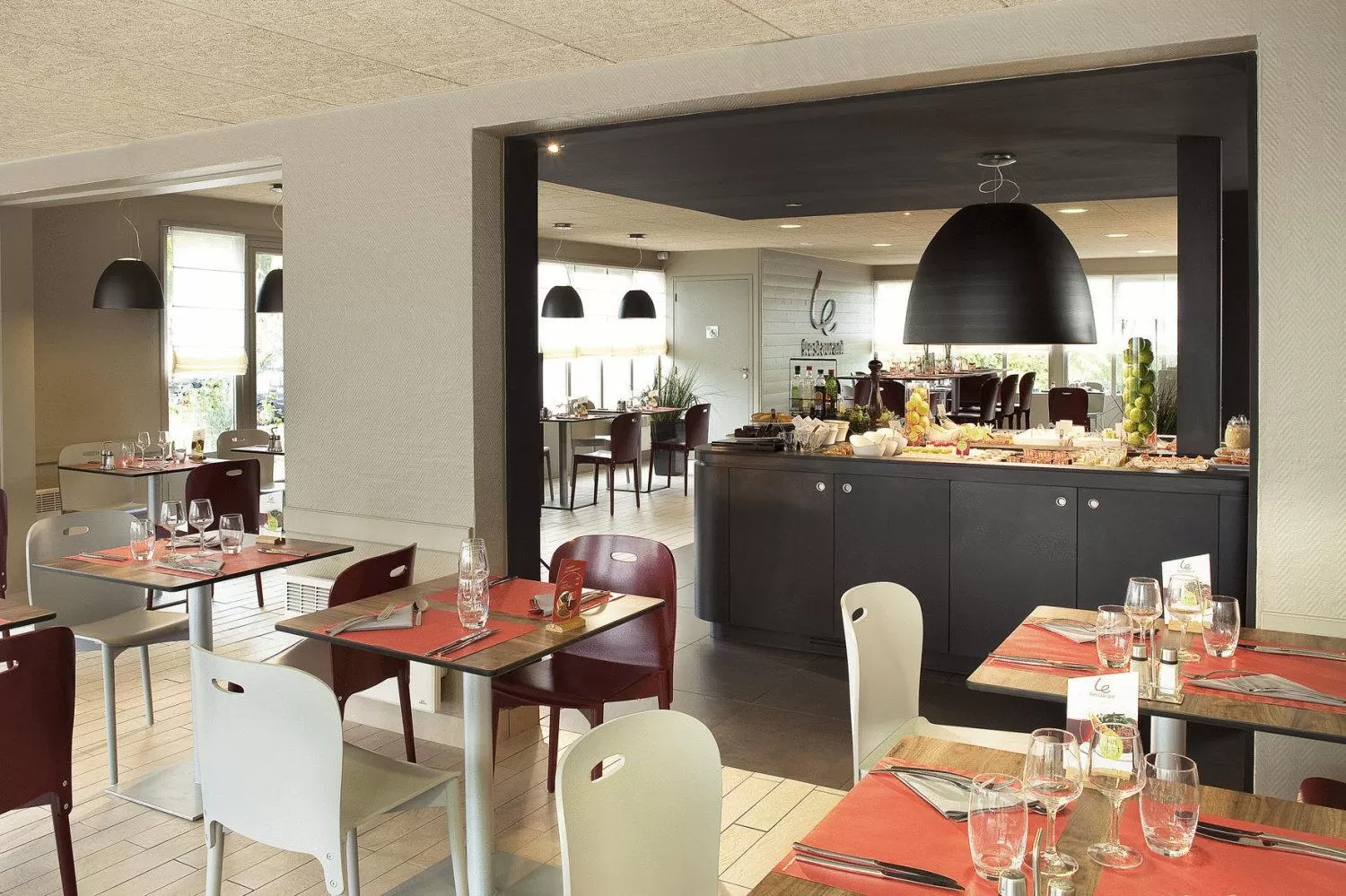 Restaurant/places to eat in Campanile Moulins Avermes