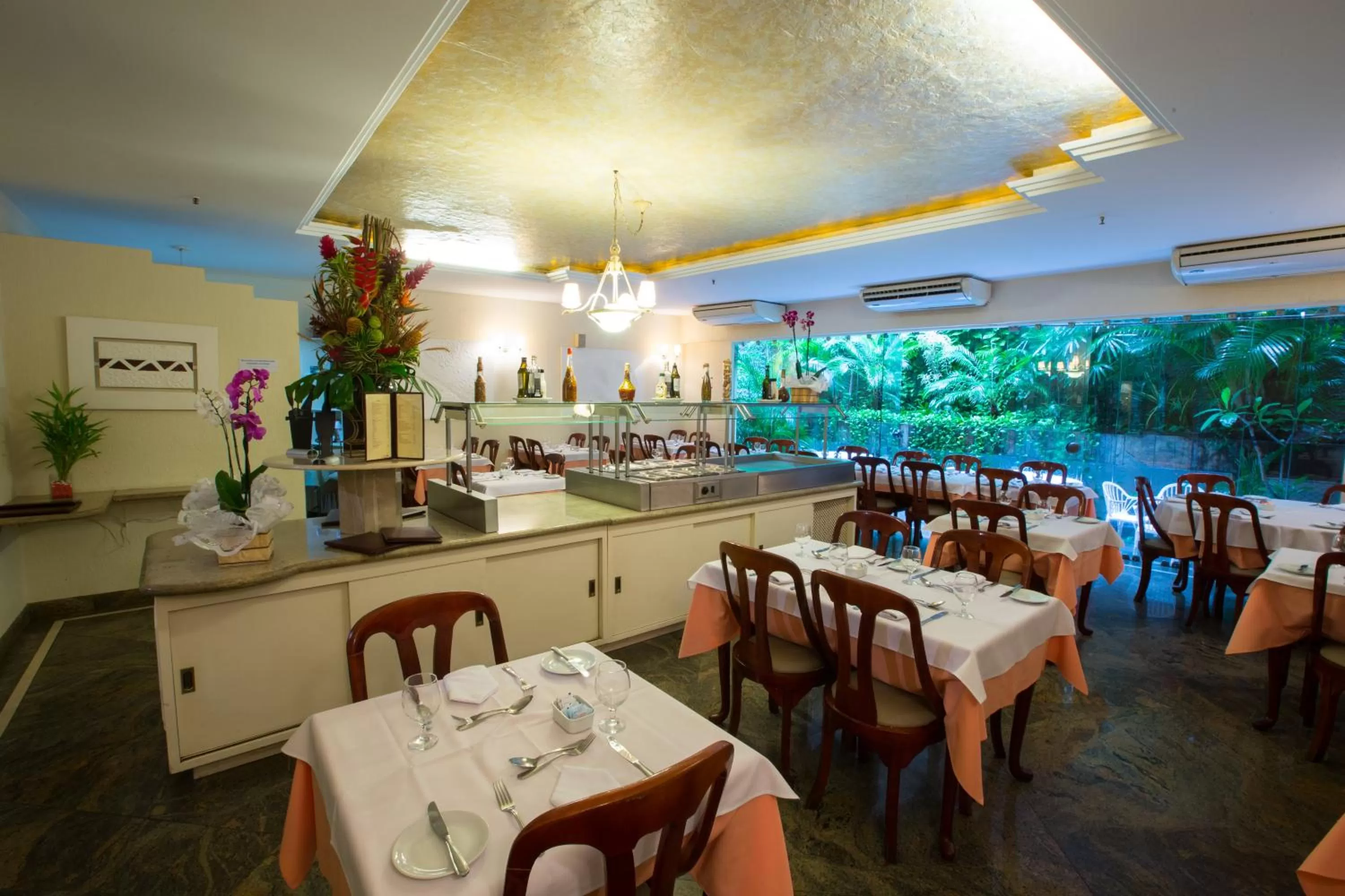 Restaurant/places to eat in Augusto's Copacabana Hotel