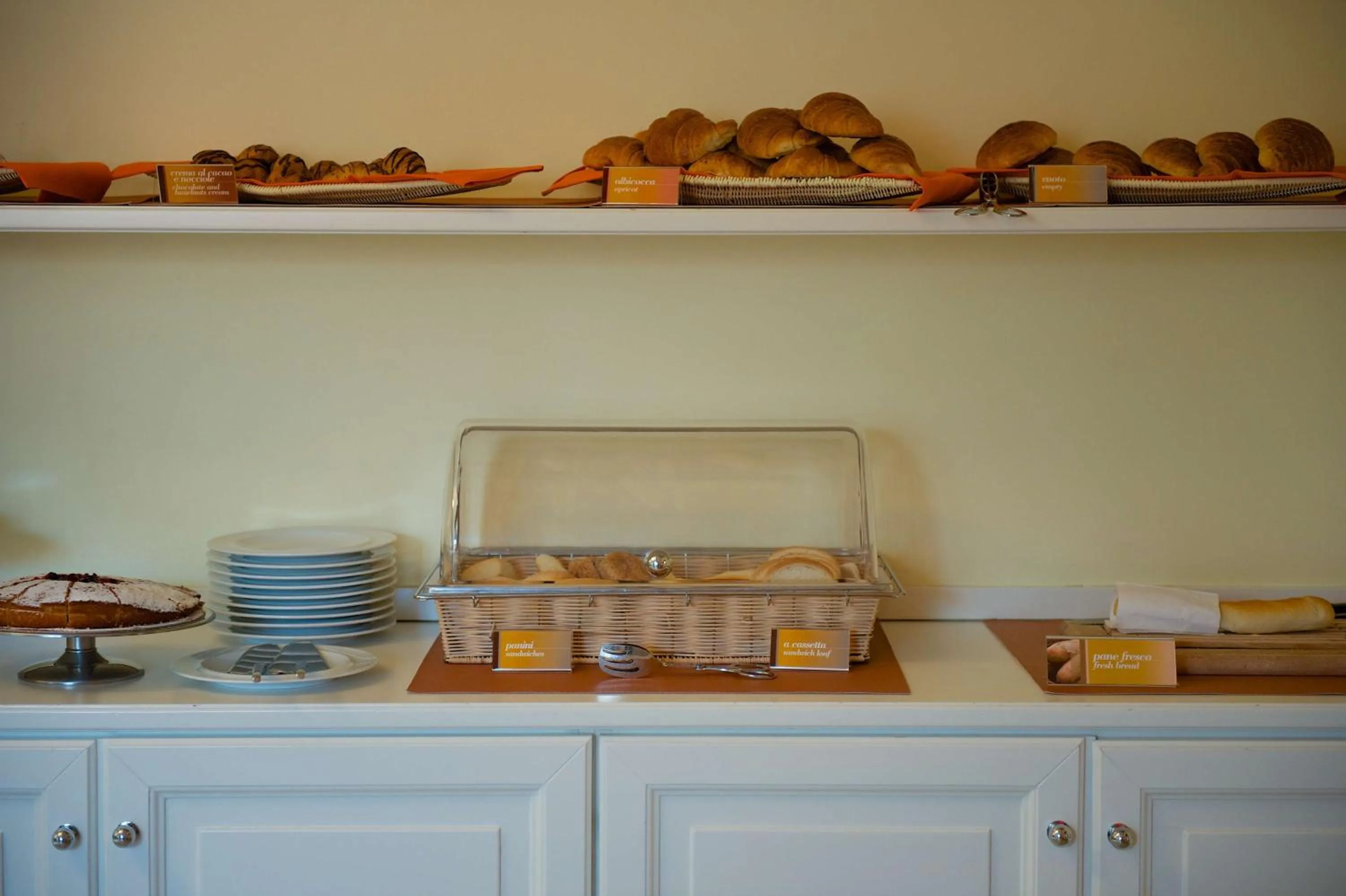 Restaurant/places to eat in Best Western Crystal Palace Hotel