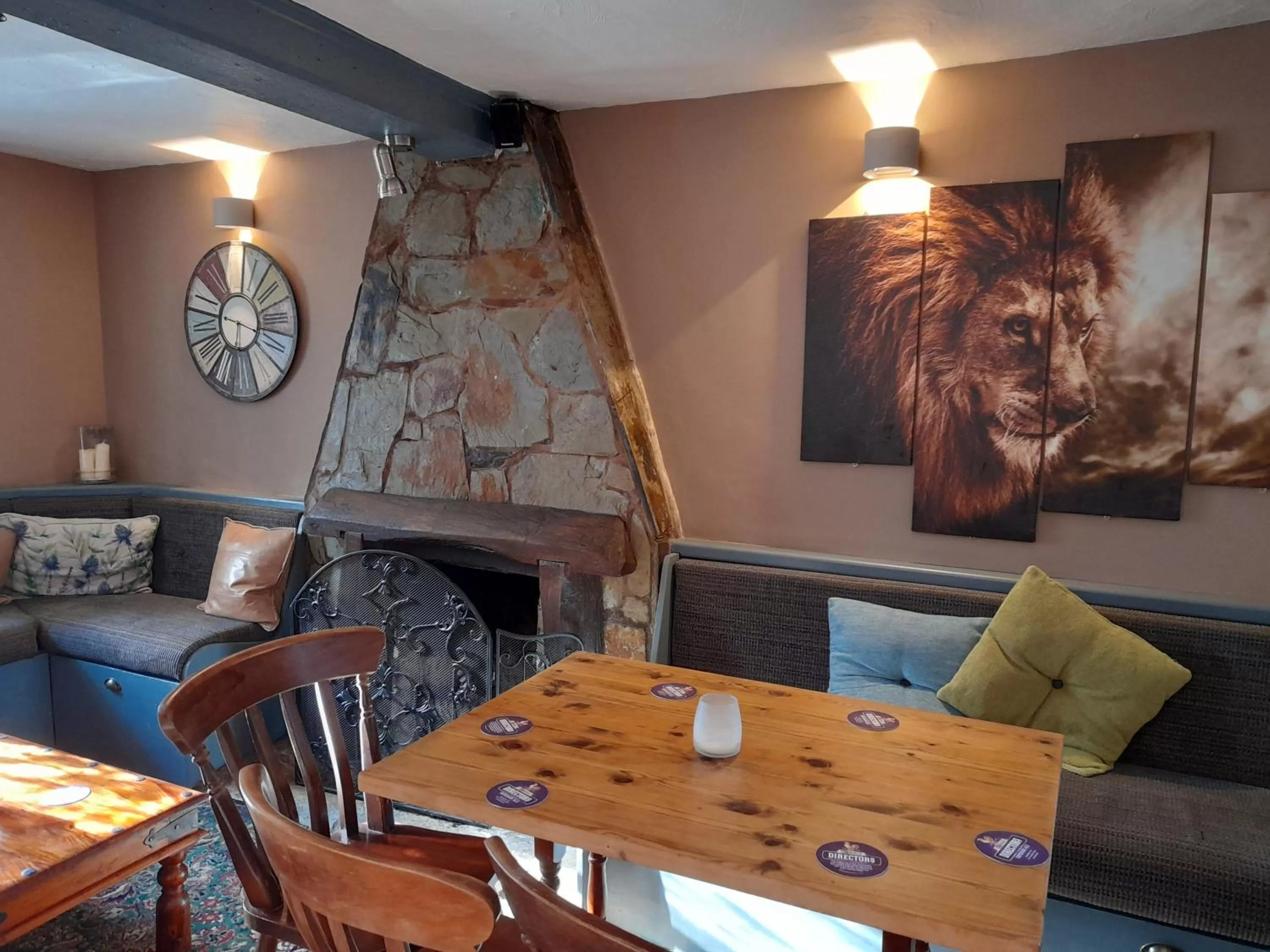 Lounge or bar in The Golden Lion Inn