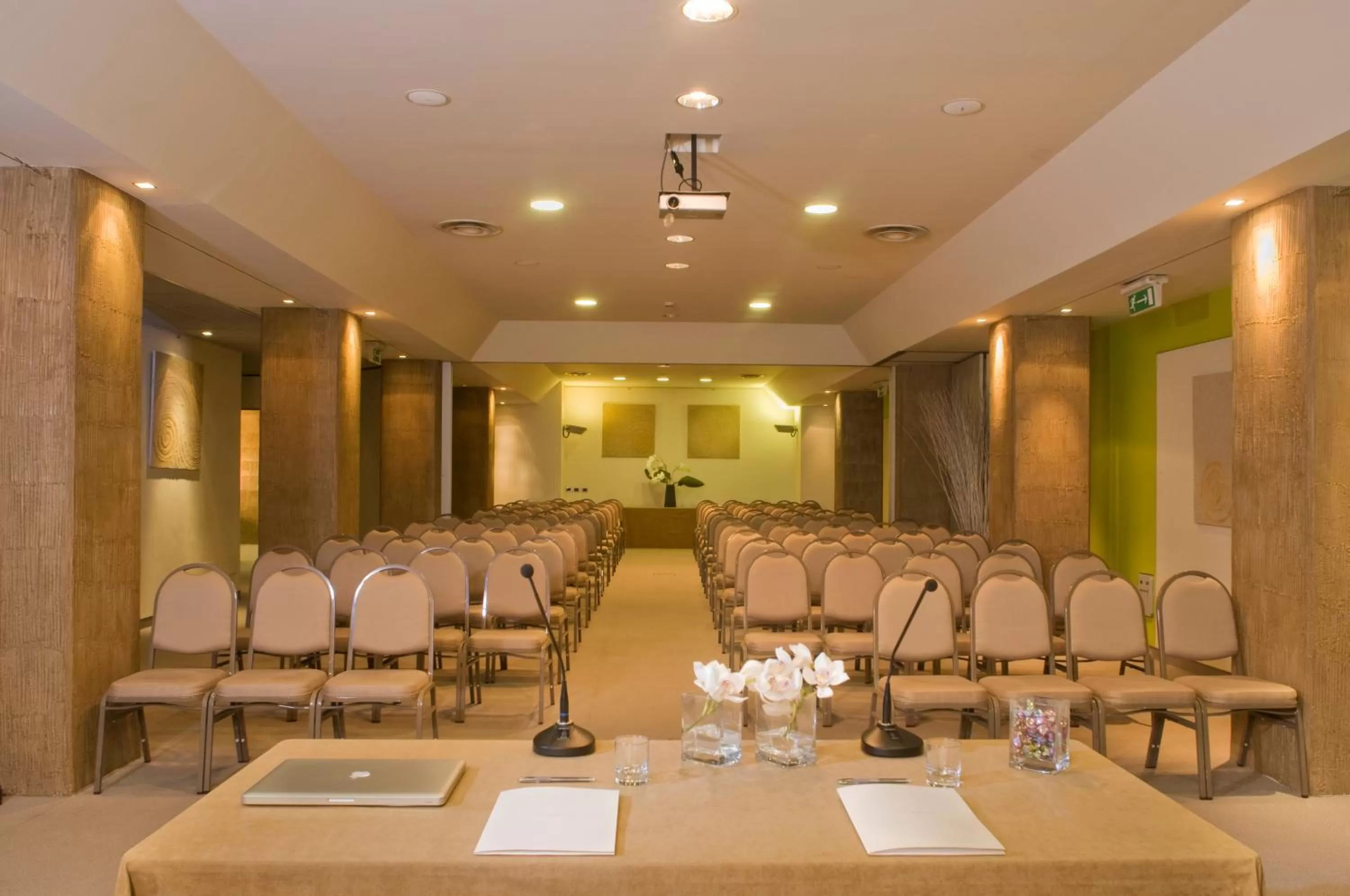 Business facilities in Cosmo Hotel Torri
