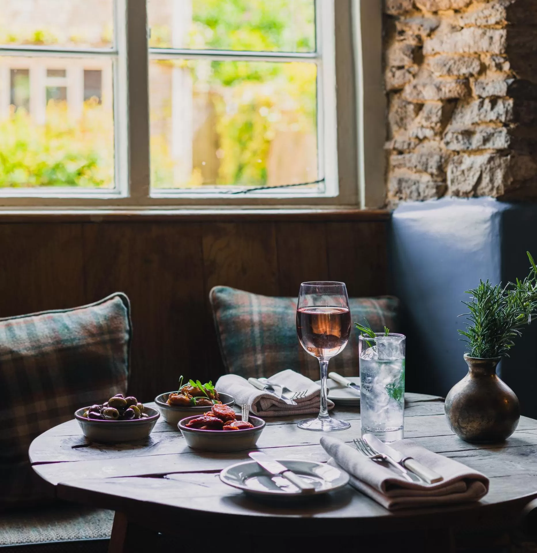 Dining area in The Boot at Barnsley