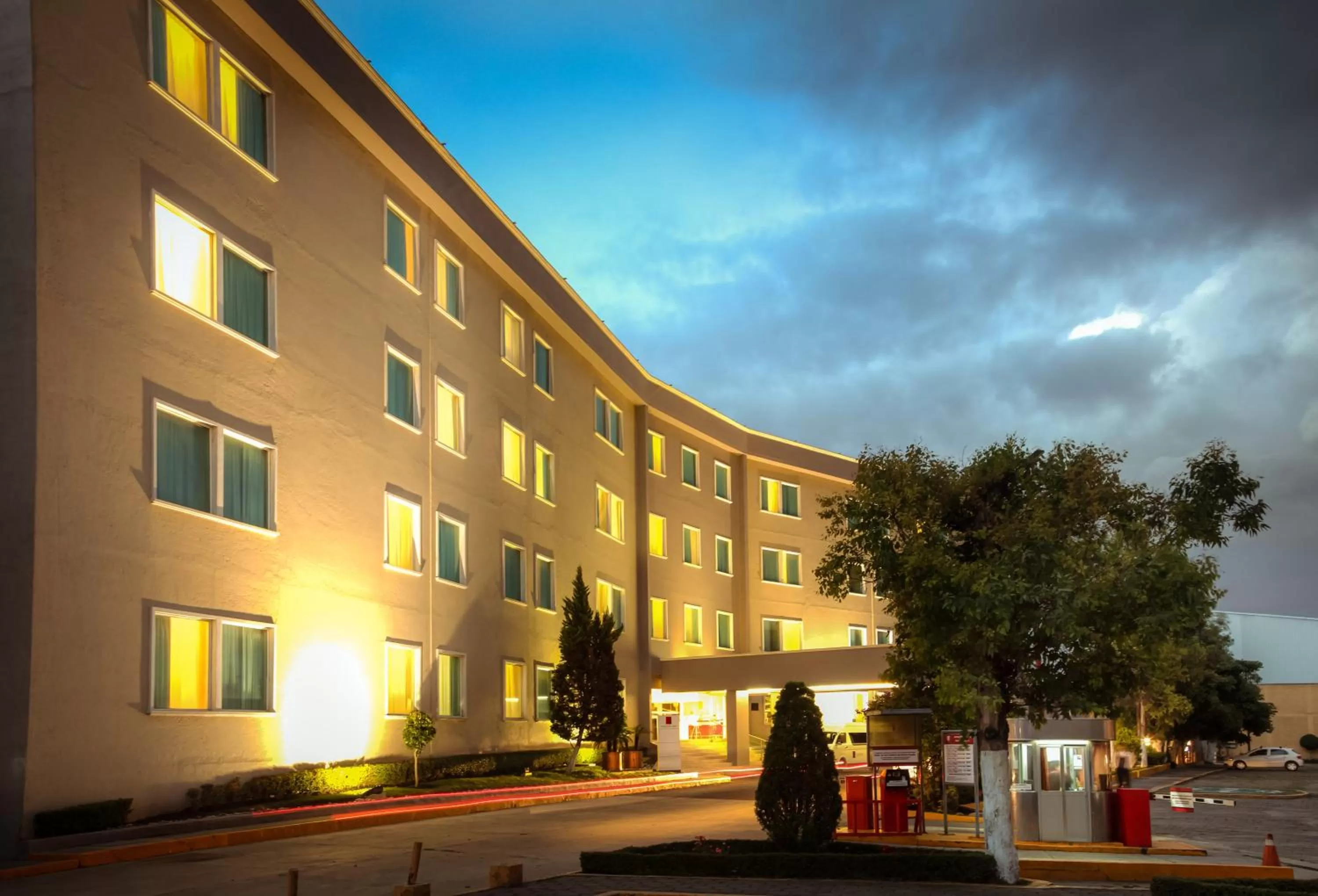 Property building in Fiesta Inn Express Perinorte