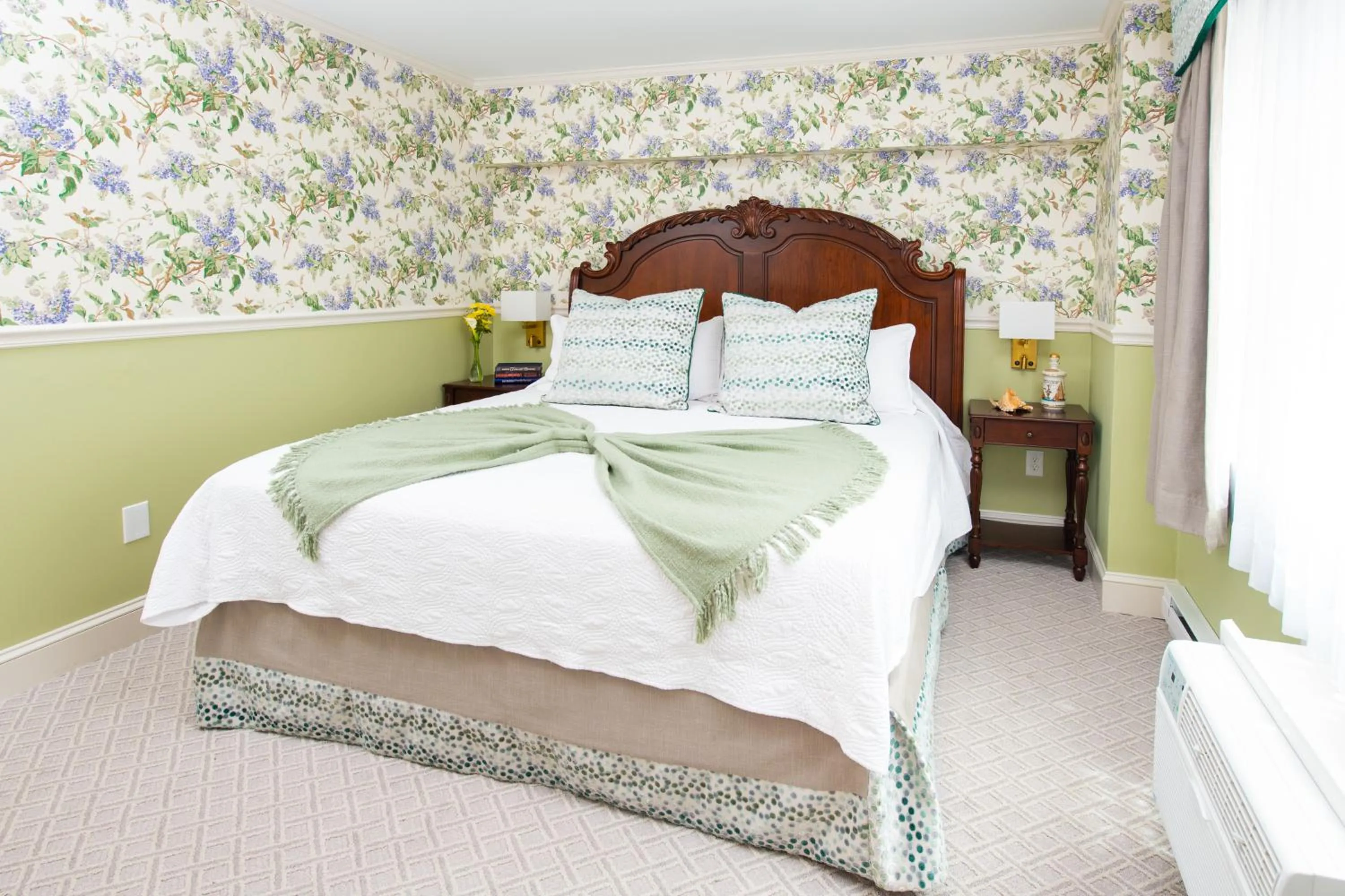 Bed in America's Cup Inn Newport