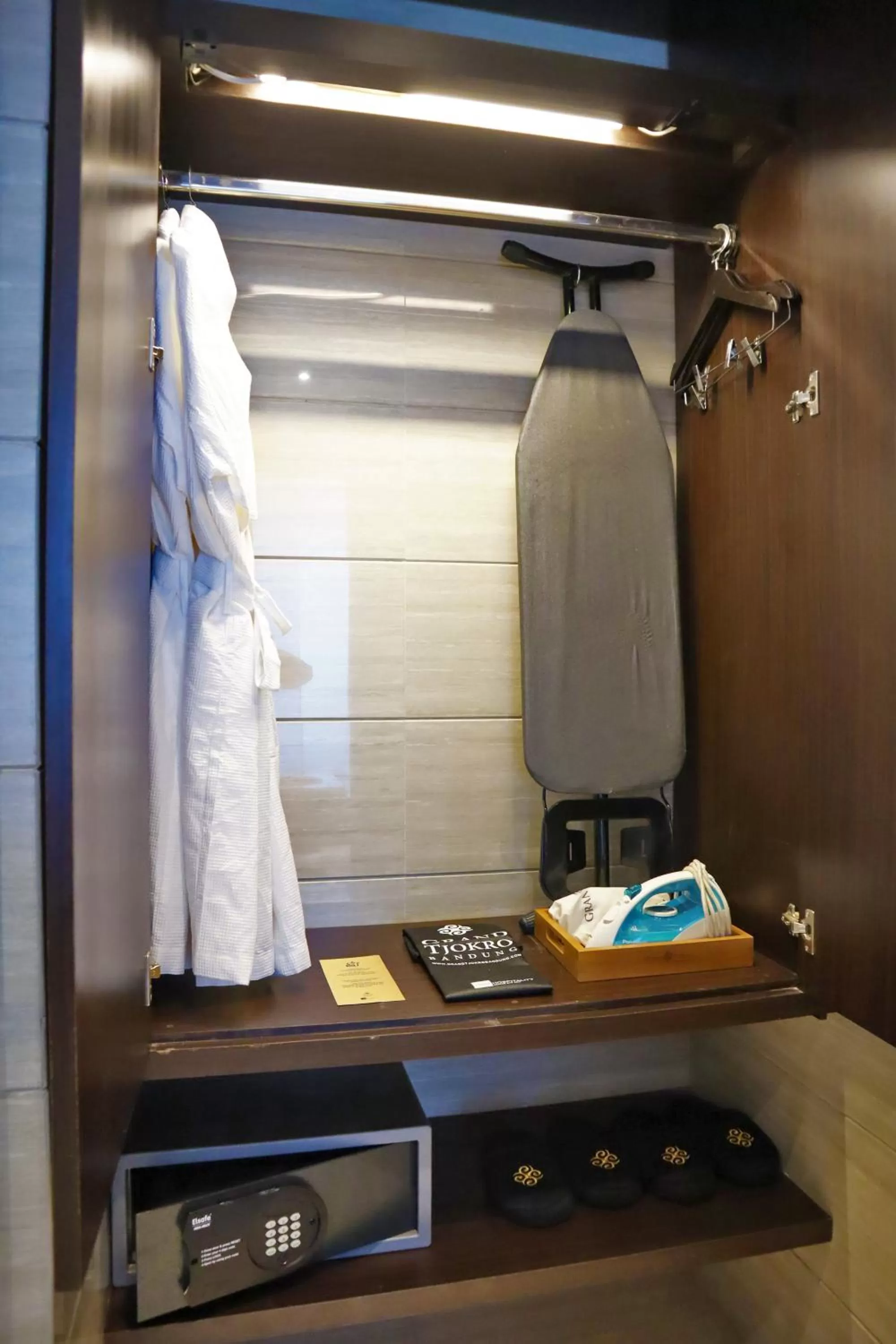 furniture in Grand Tjokro Premiere Bandung