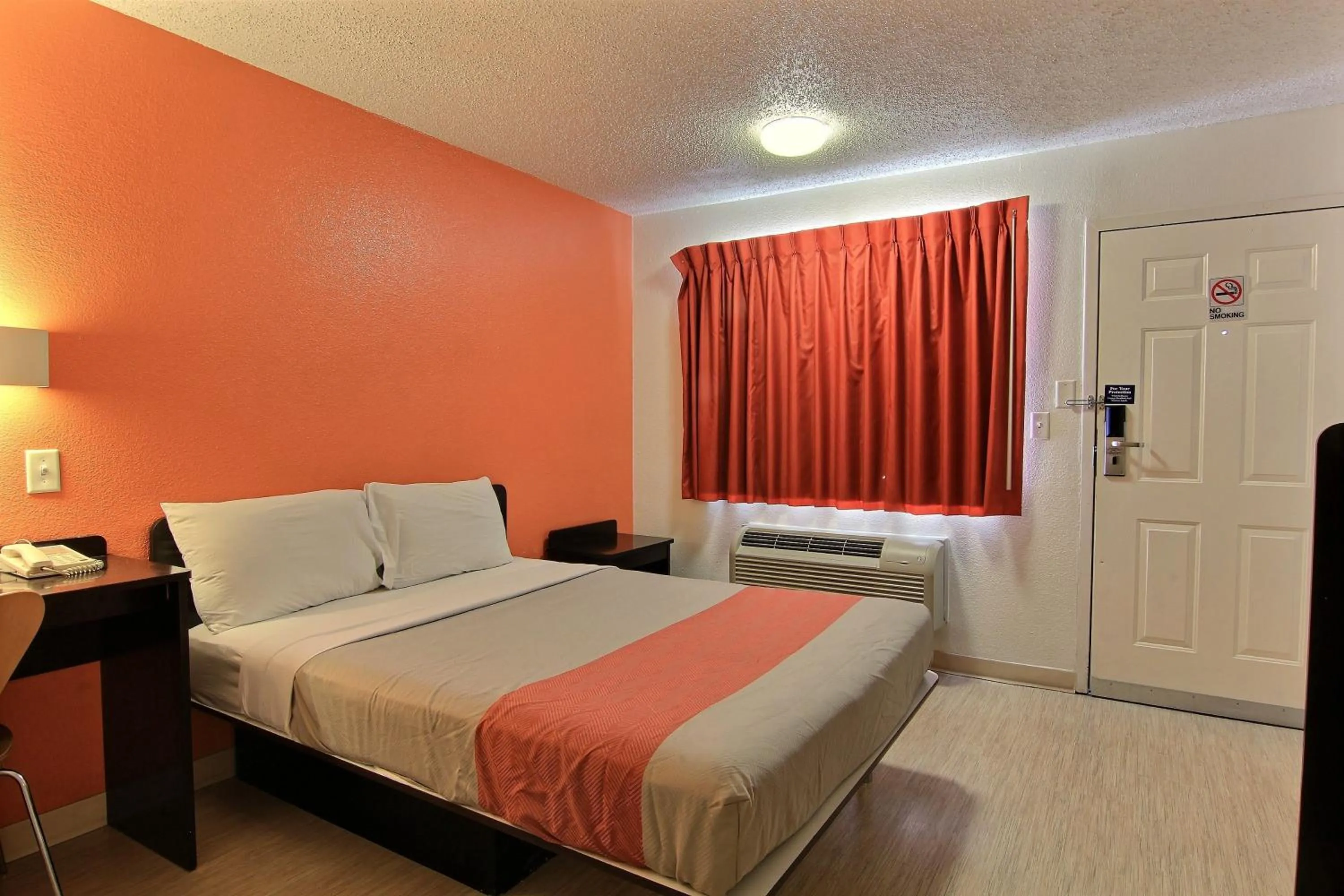 Bedroom, Bed in Motel 6-Austin, TX
