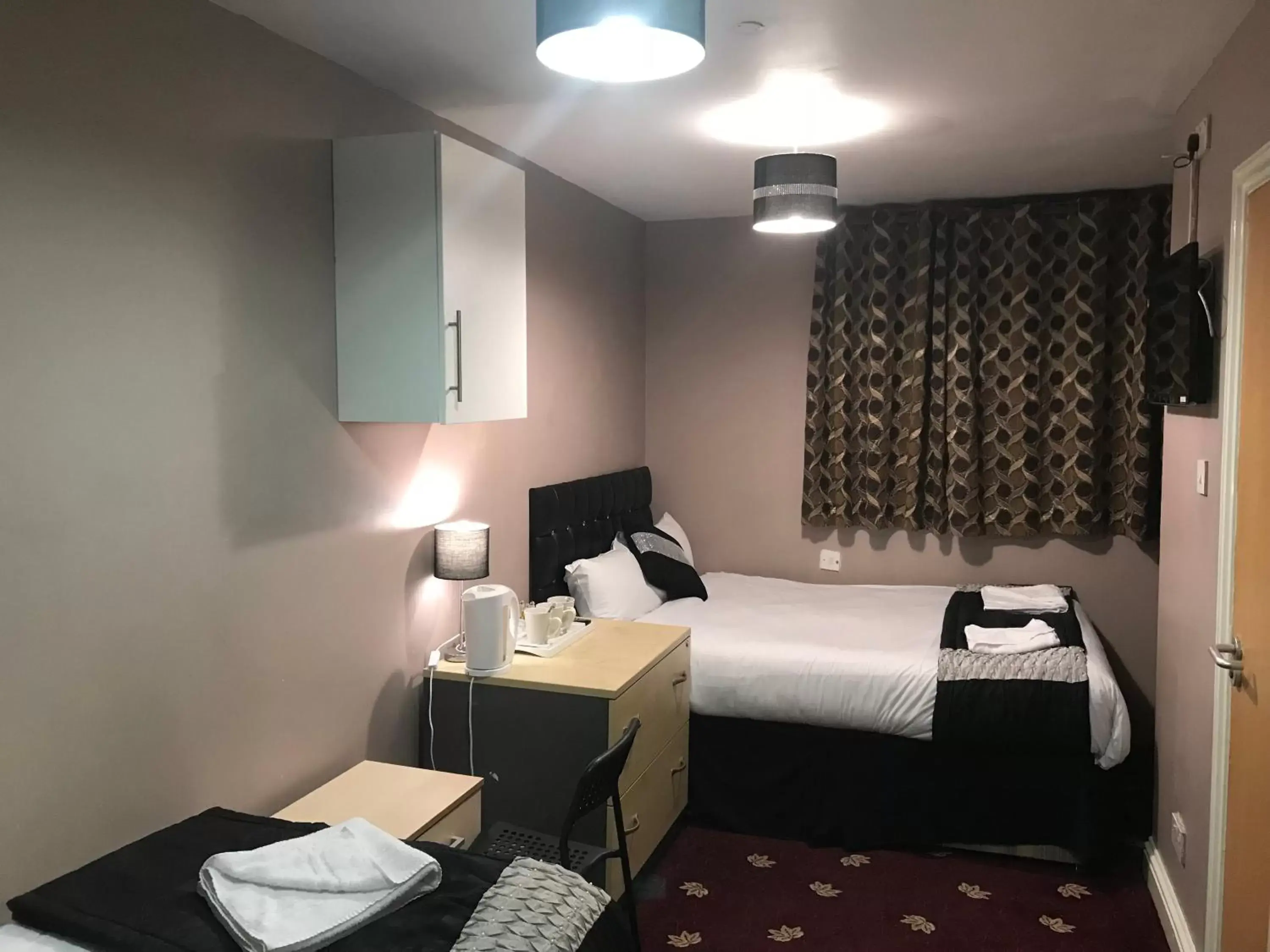 Triple Room in Pacific Inn London Heathrow Triple Room in Pacific Inn London Heathrow