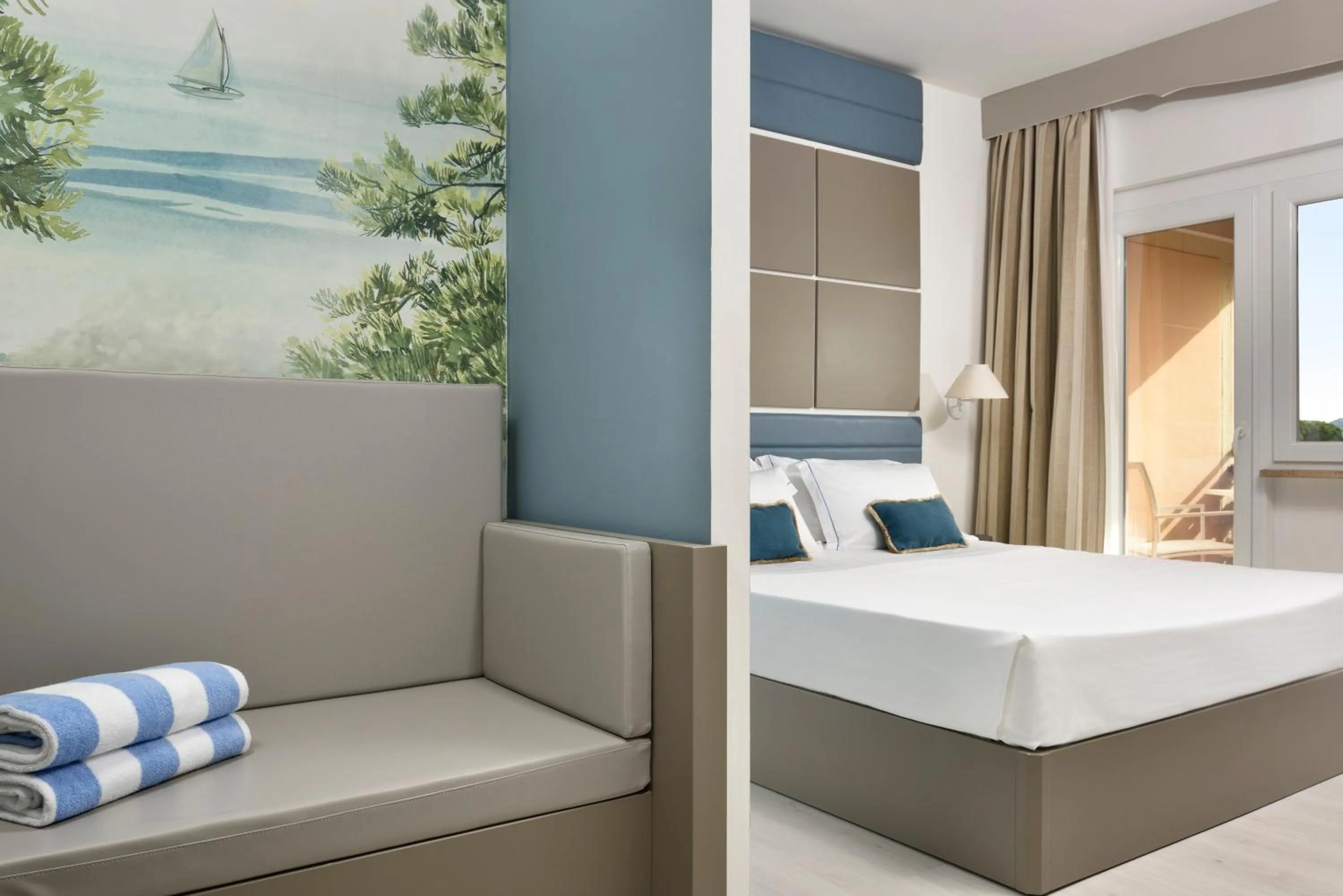 Decorative detail, Bed in Golf Hotel Punta Ala