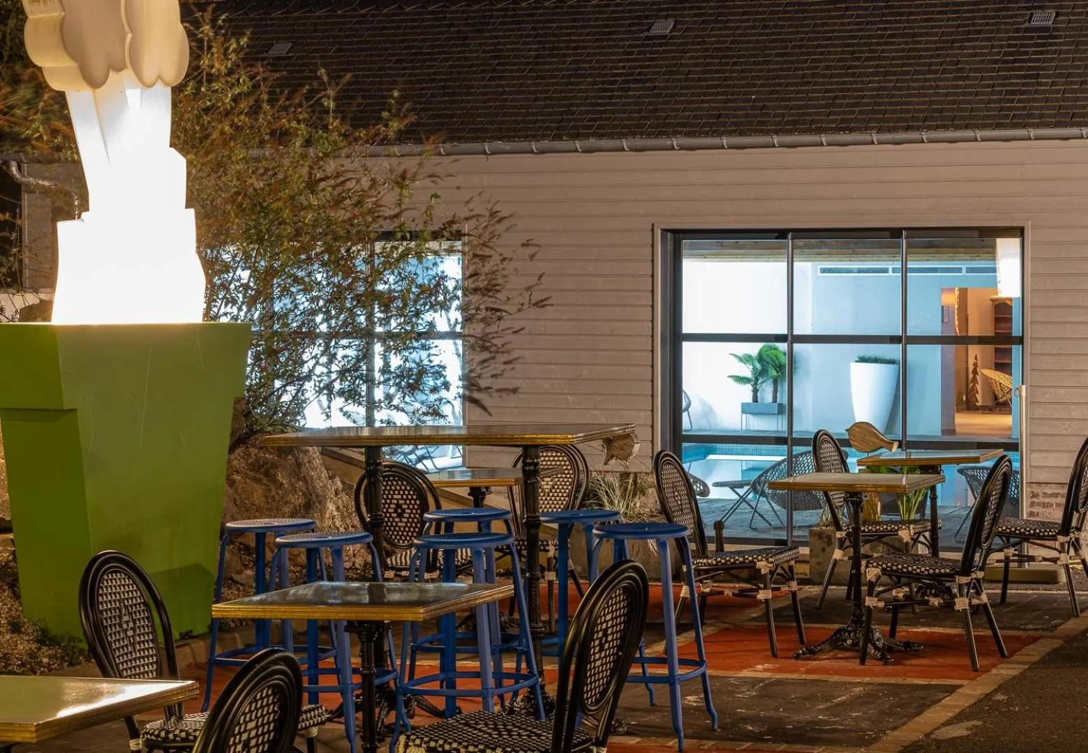 Patio in LE M HOTEL & SPA HONFLEUR