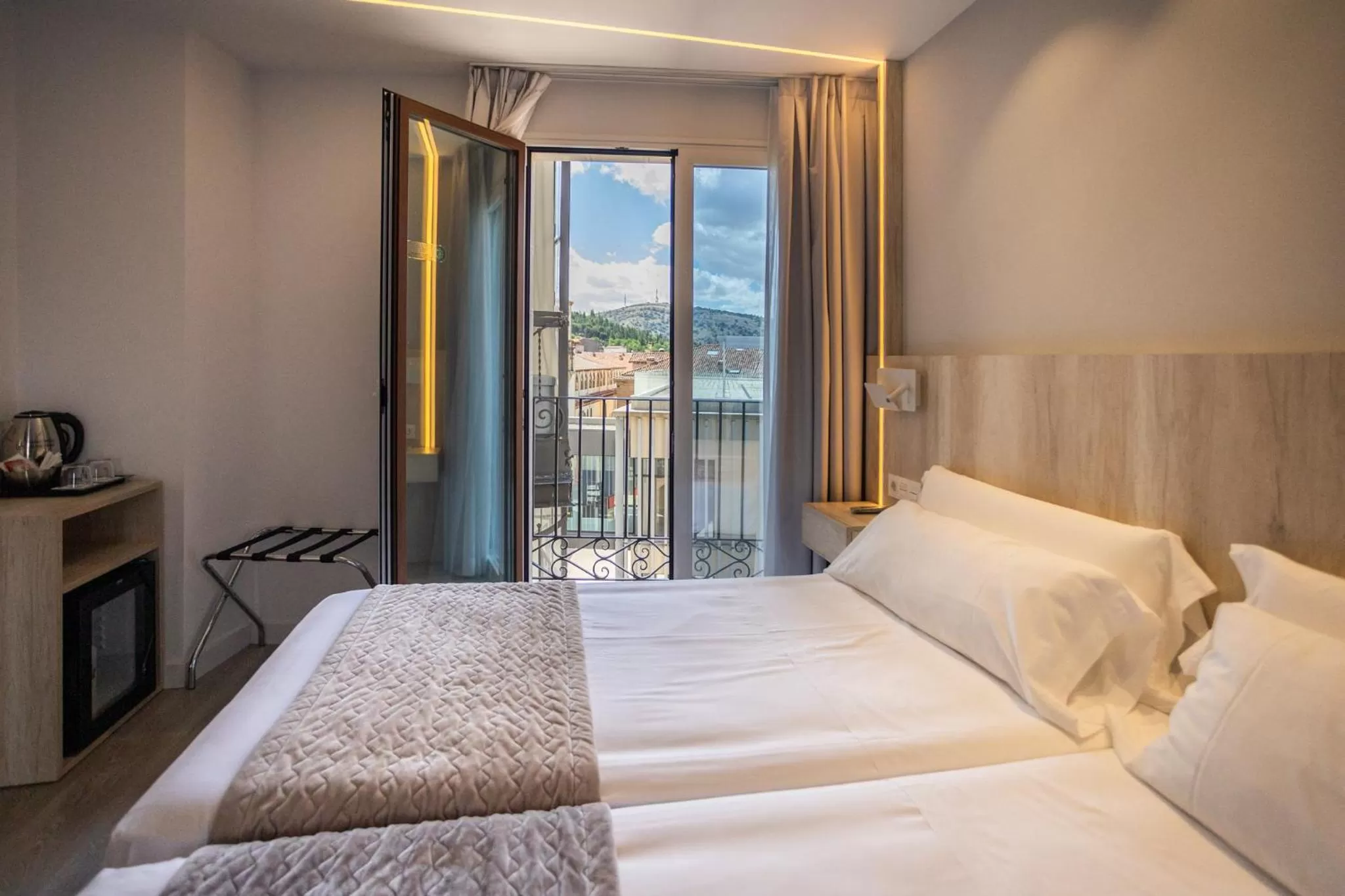 Photo of the whole room, Bed in DWO Ábaster