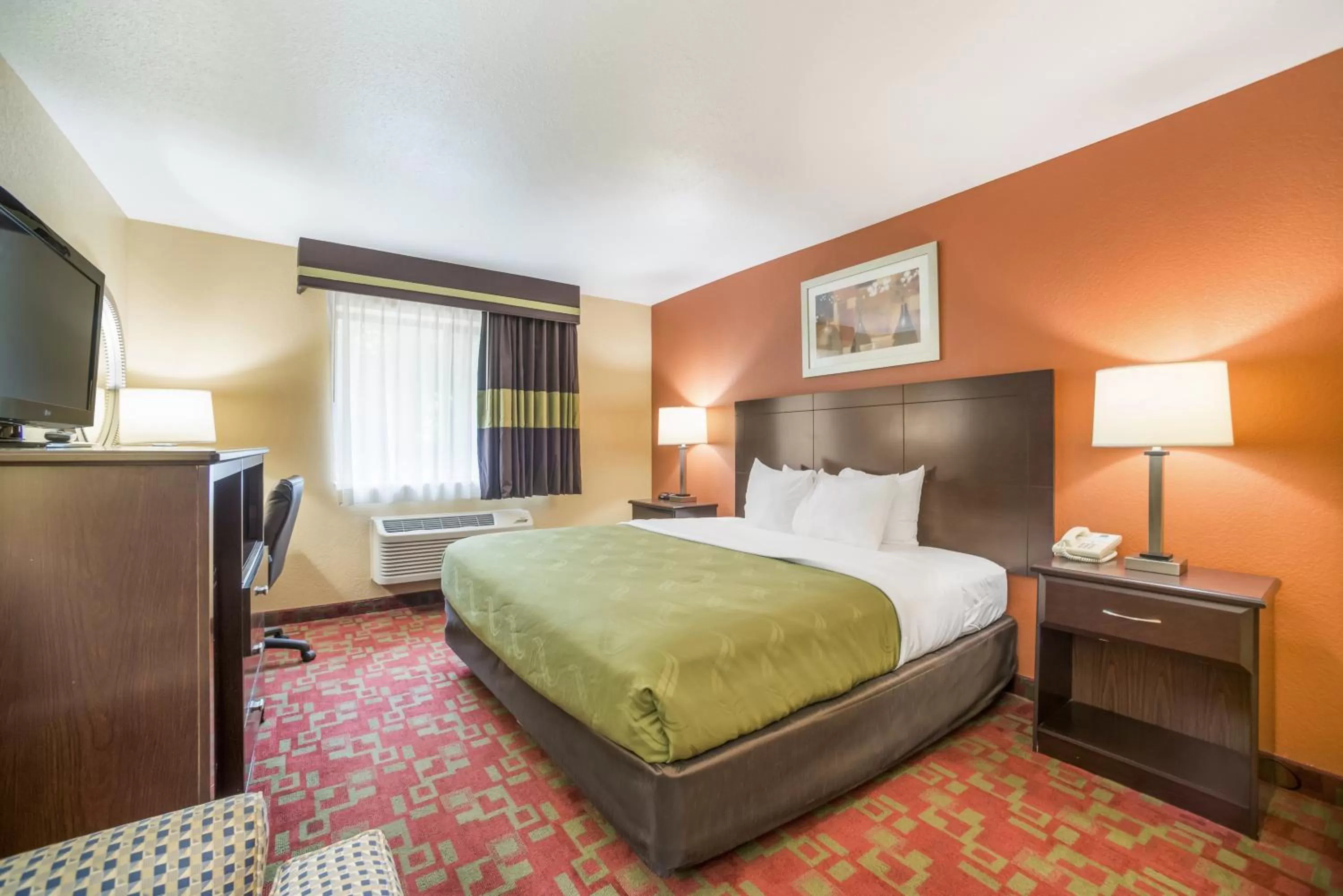 Bed in Quality Inn O'Fallon IL - St Louis