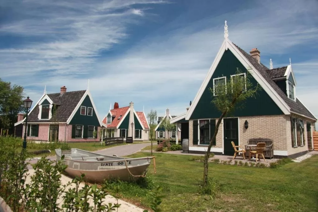 Facade/entrance, Property Building in Recreatiepark Wiringherlant