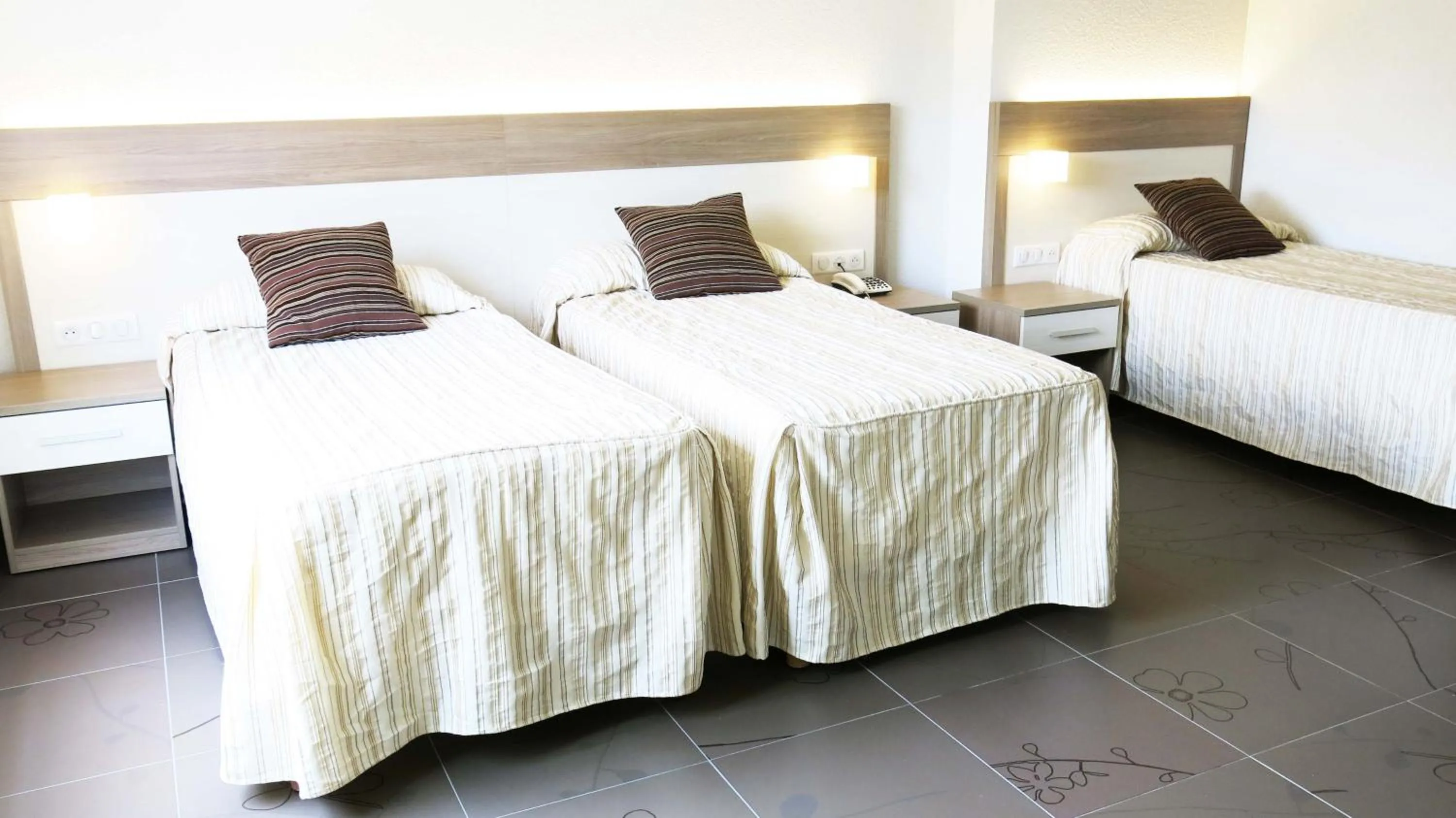 Other, Bed in Hôtel La Source