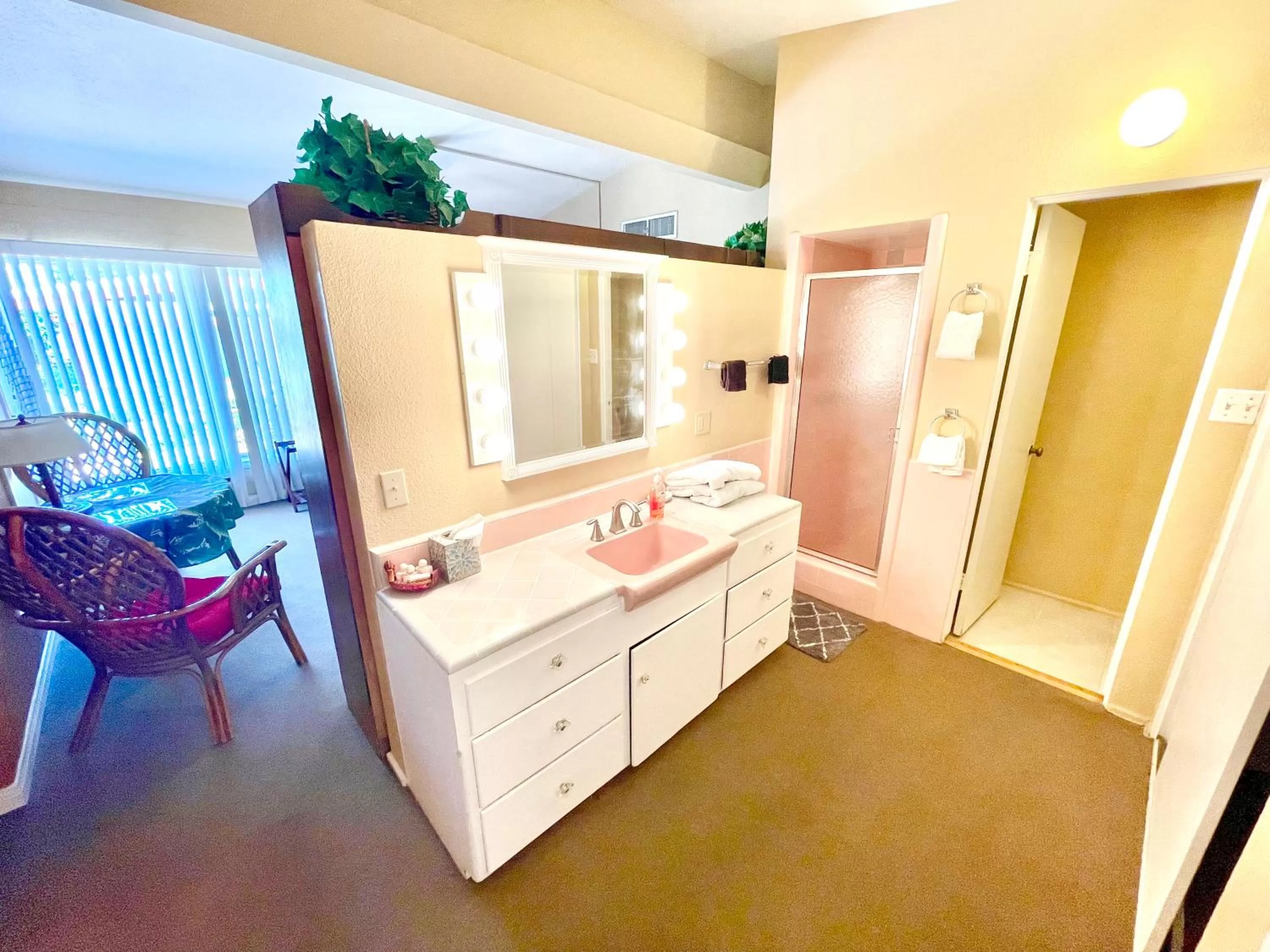 Bathroom in A PLACE IN THE SUN Hotel - ADULTS ONLY Big Units, 24h Heated Pool & Spa in 1 Acre Park Prime Location, DOG Friendly, TOP Midcentury Modern Boutique Hotel