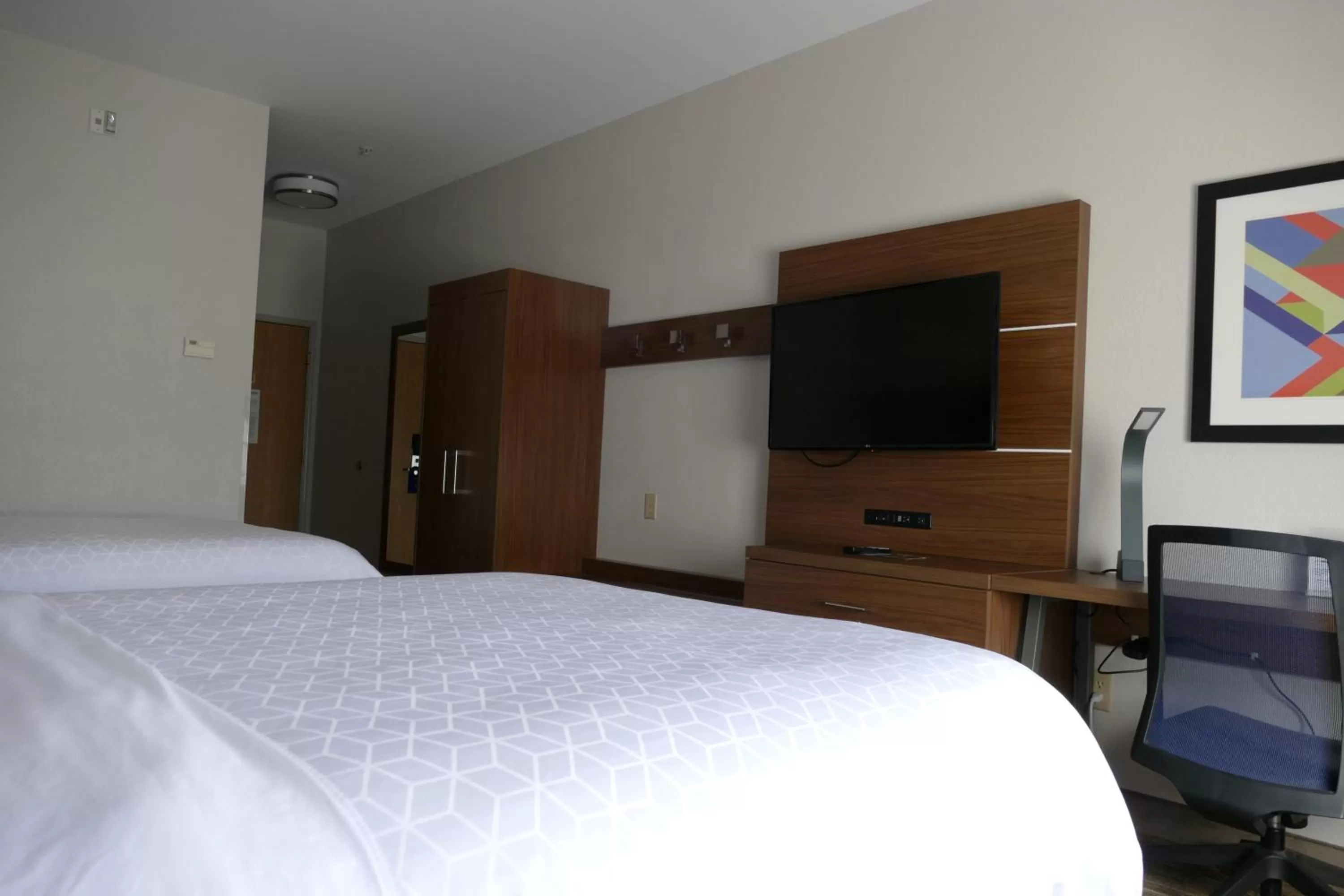 Photo of the whole room, Bed in Holiday Inn Express Greensburg by IHG