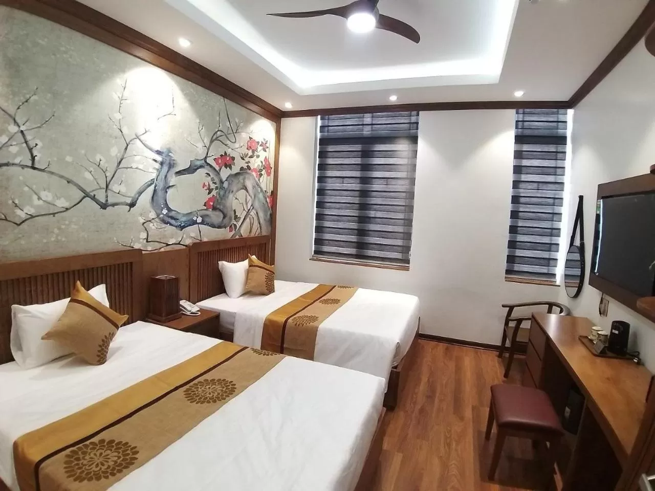 Photo of the whole room, Bed in Samatha Hotel Bai Chay, Ha Long